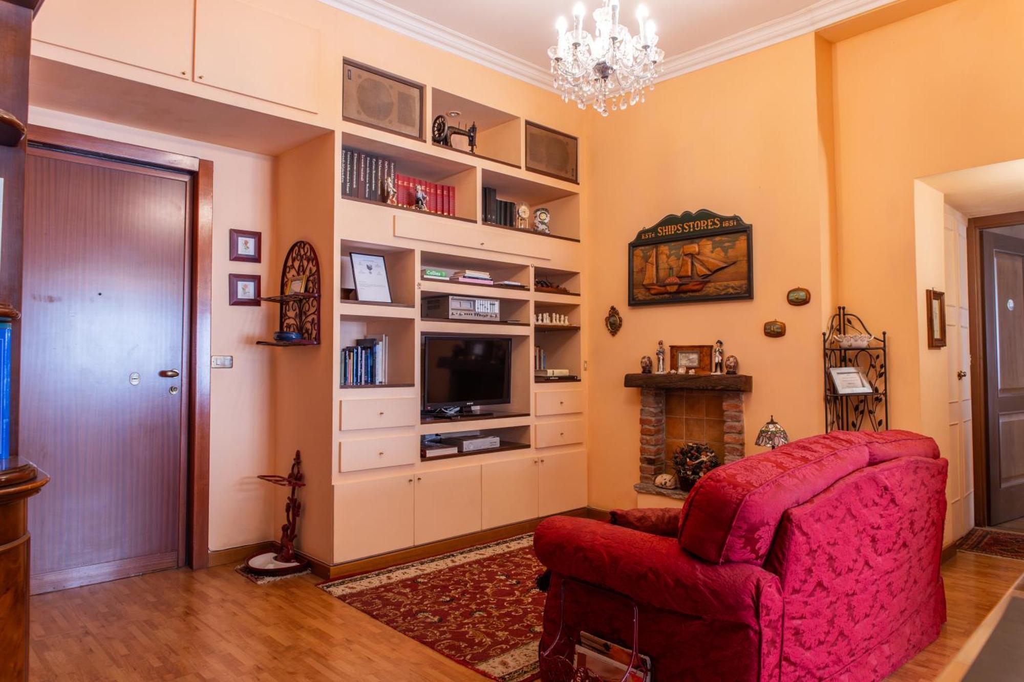 Duomo Walking Distance Elegant Flat With View * Milano