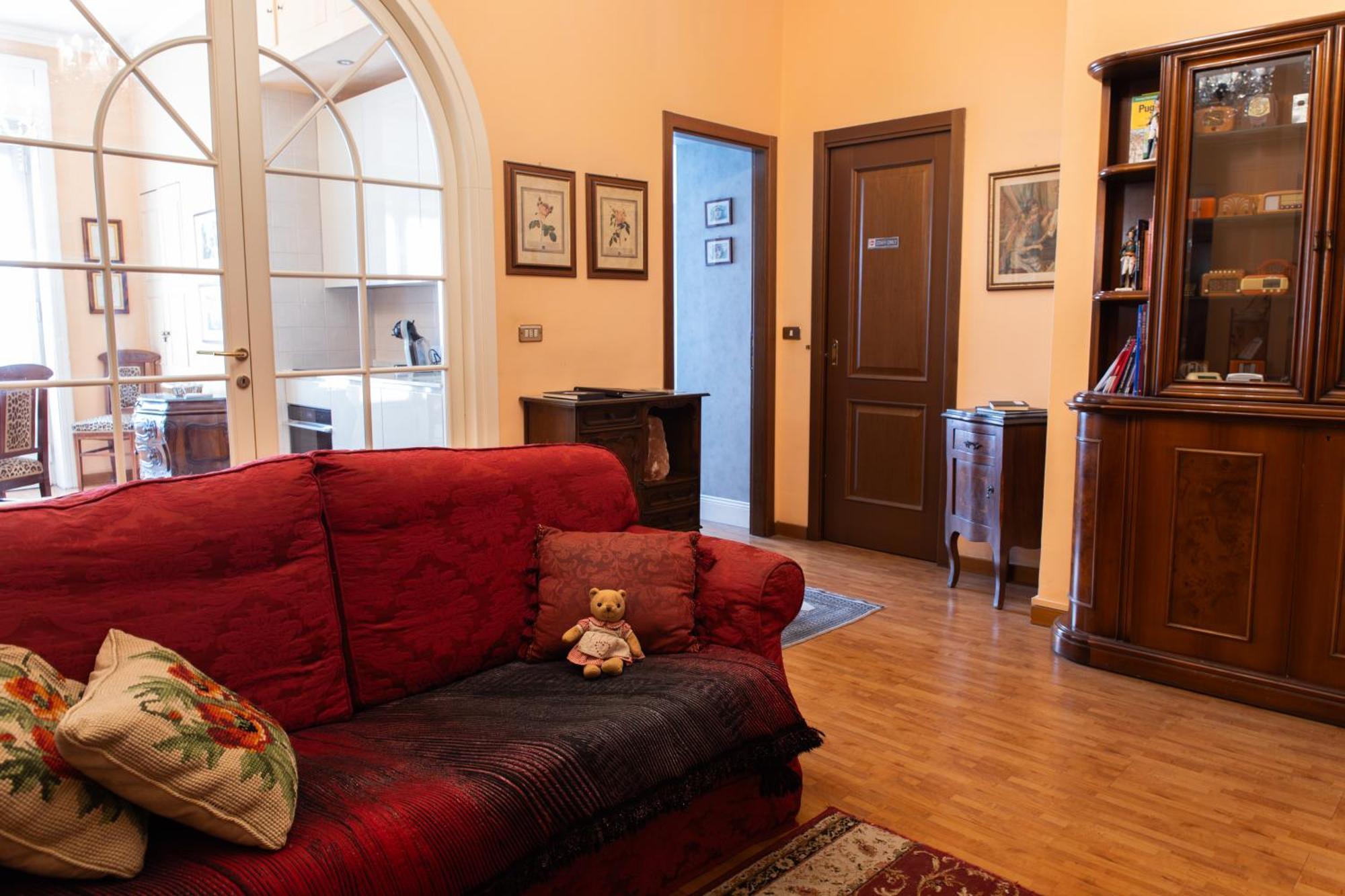 Duomo Walking Distance Elegant Flat With View Milano