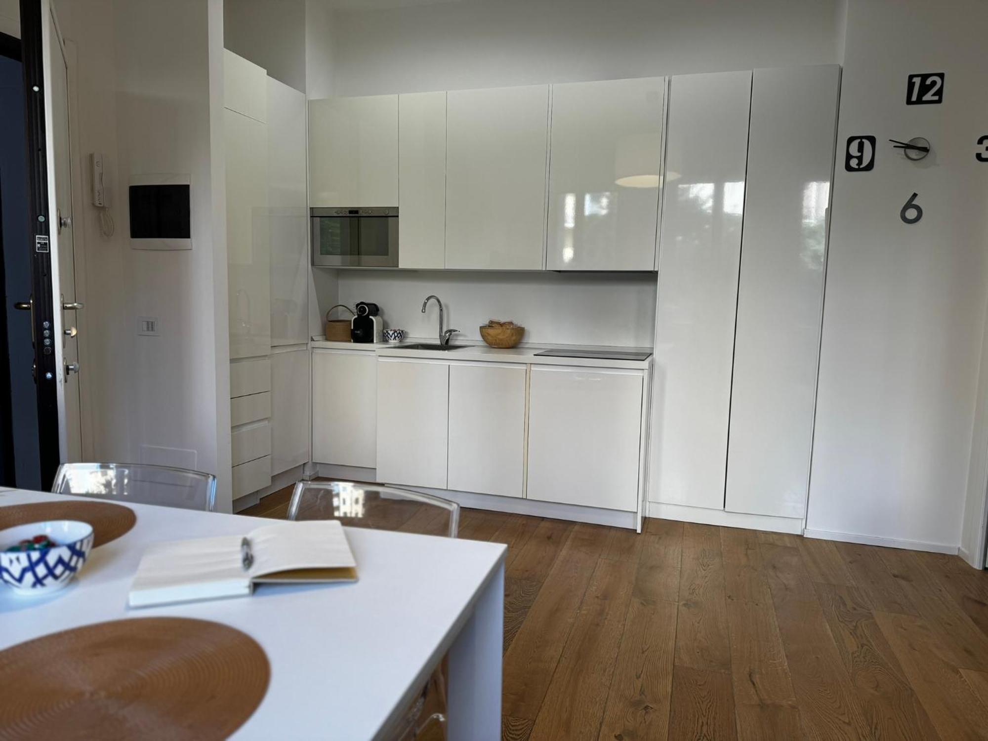 Regina In Porta Lodovica - Wifi E Breakfast Box Apartamento