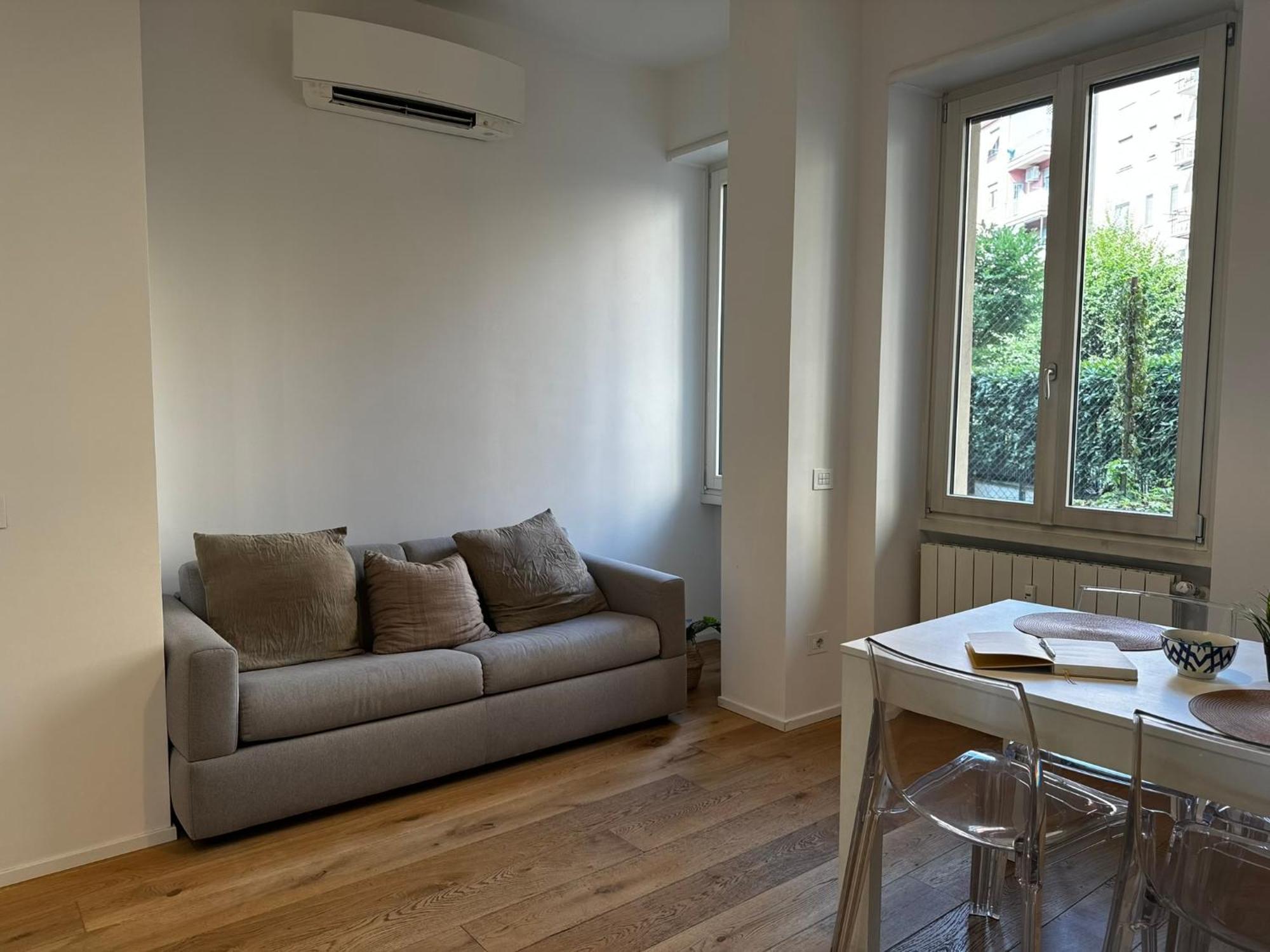 Regina In Porta Lodovica - Wifi E Breakfast Box Apartment Milan