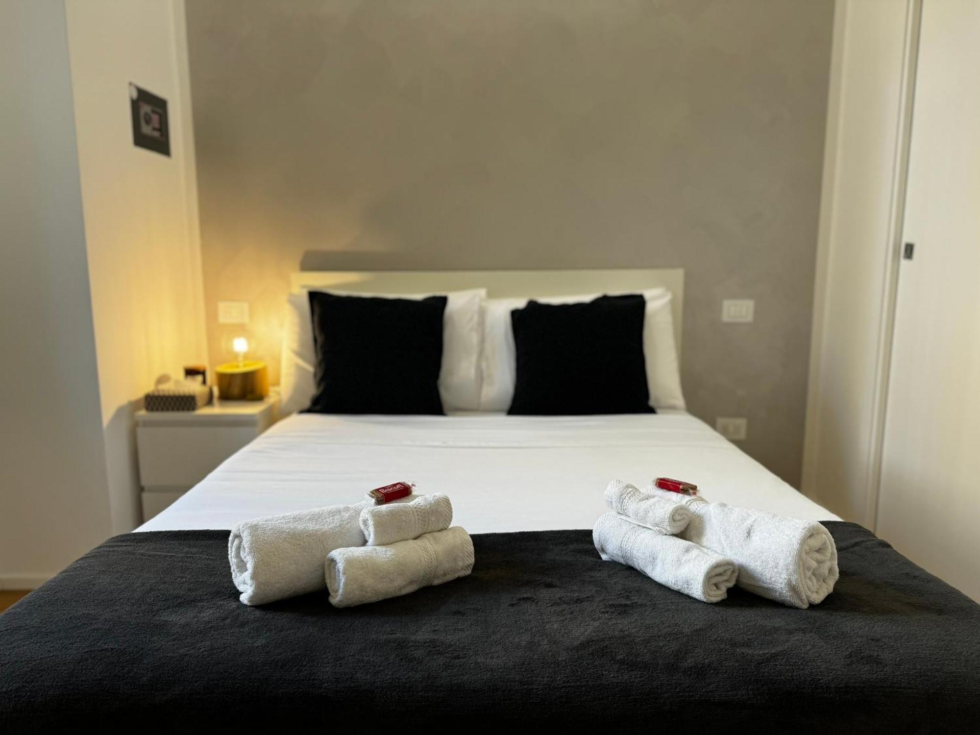 Regina In Porta Lodovica - Wifi E Breakfast Box Apartment