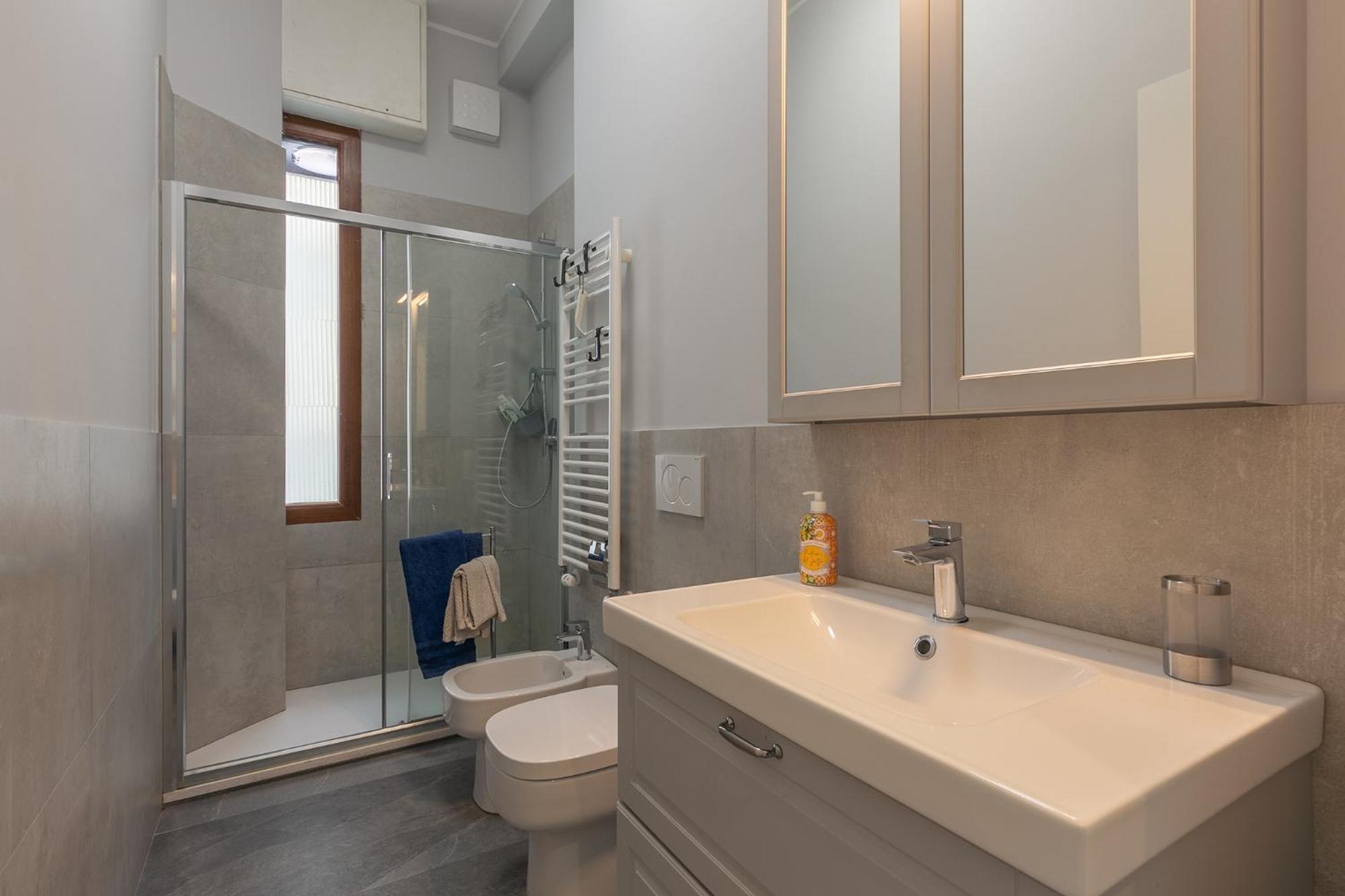 Stazione Ampio E Moderno Bilocale Apartment *