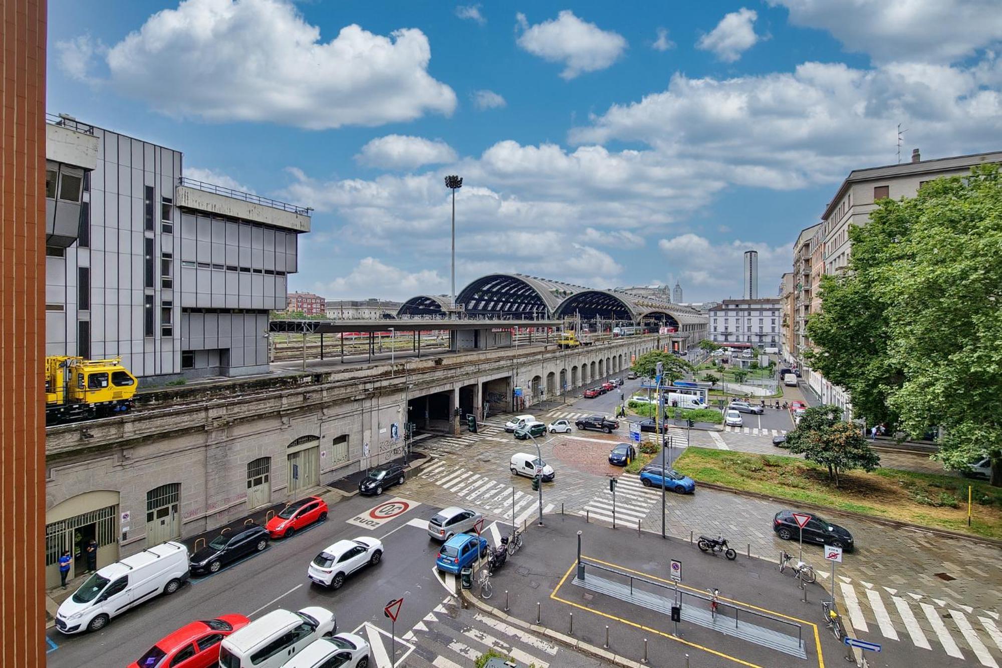 Stazione Ampio E Moderno Bilocale * Milan