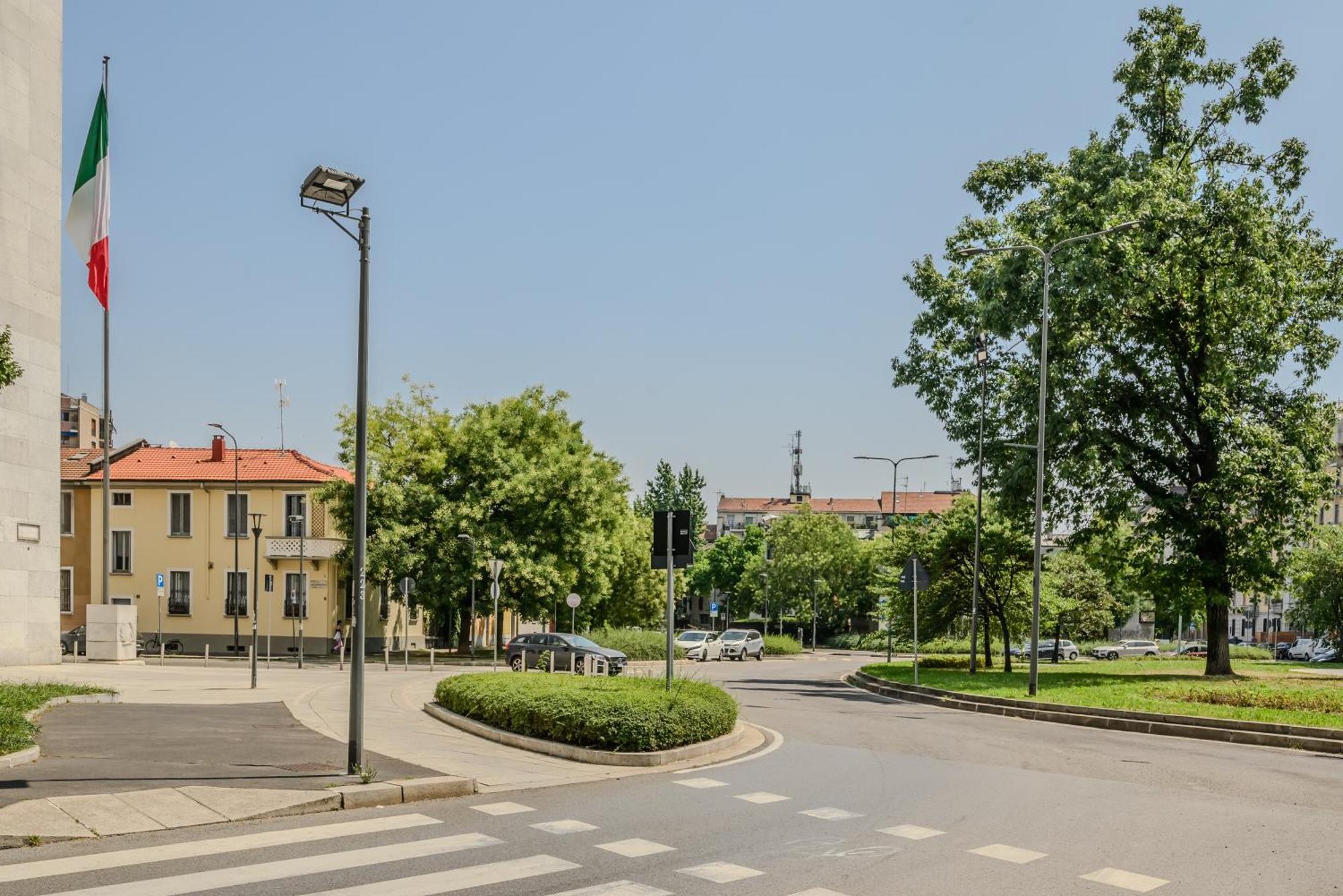 Ceradini With Balcony R&r Apartment Milan
