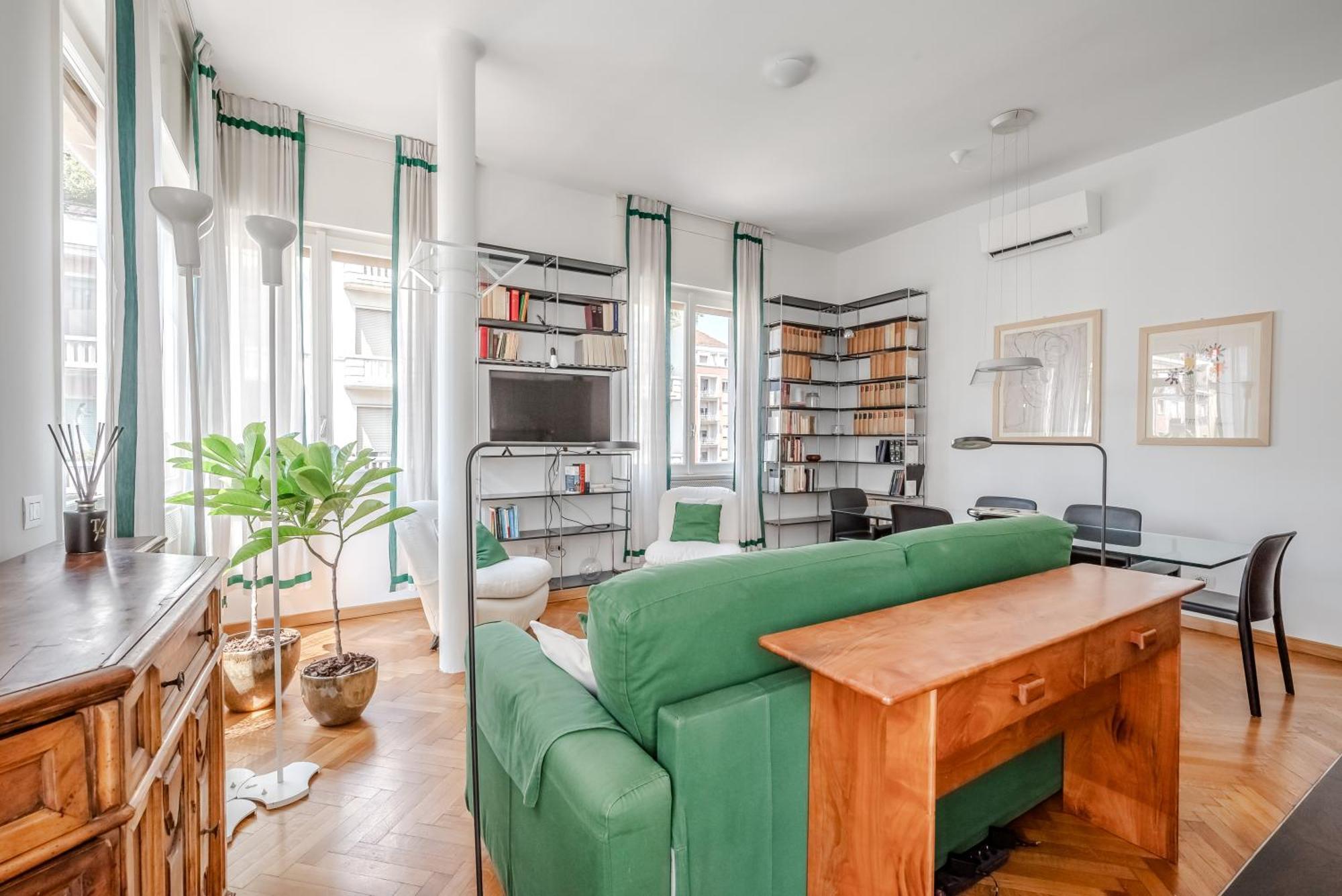 Ceradini With Balcony R&r * Milan