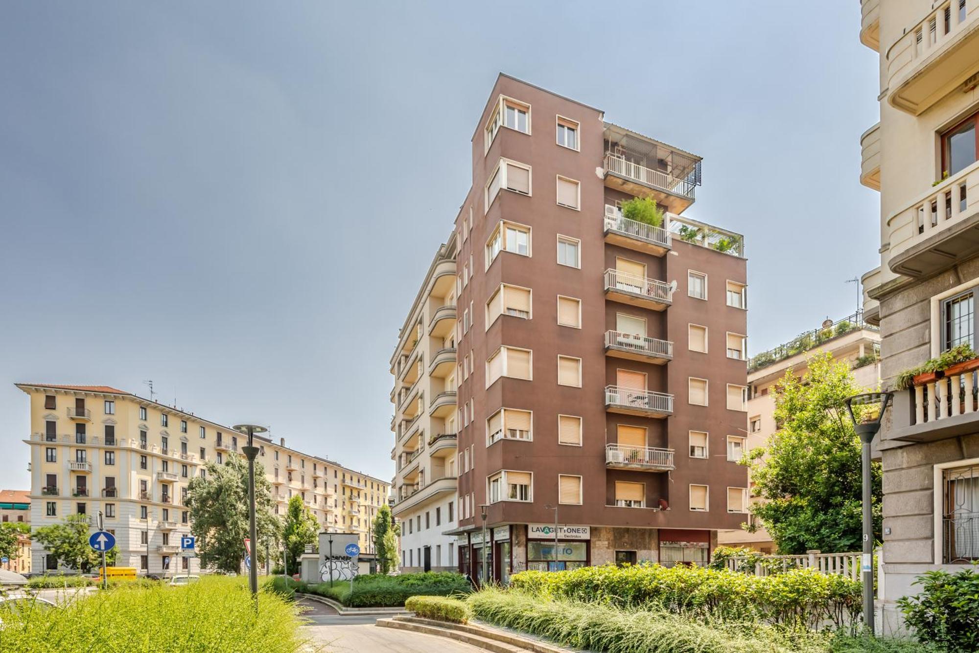 Ceradini With Balcony R&r Apartment
