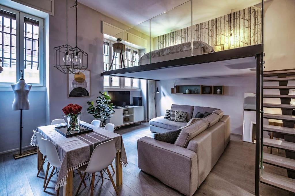 Contemporary Loft - Station Apartment