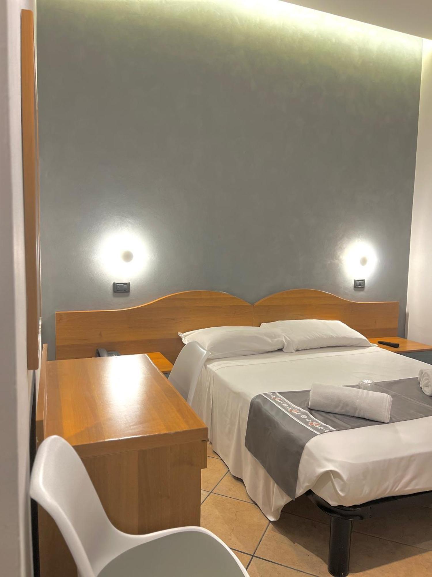 Hotel Sara 2*