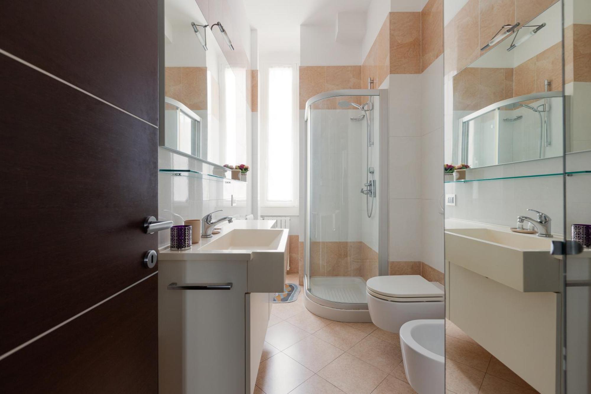 M4 Argonne Balcony Apartment Milan