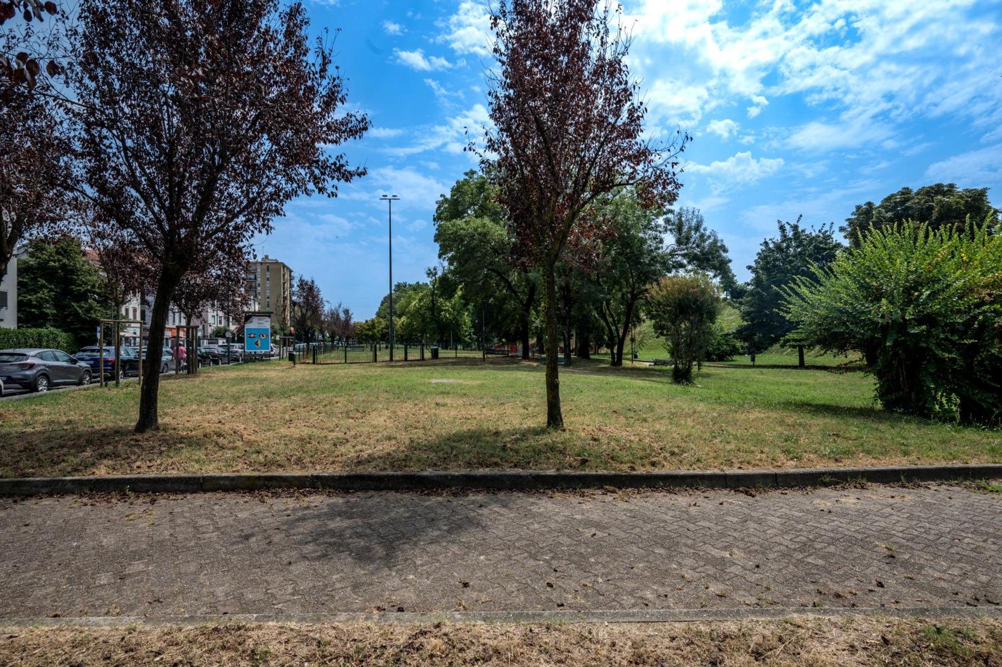 Cozy Rogoredo Next To The Metro And Train Station Milan