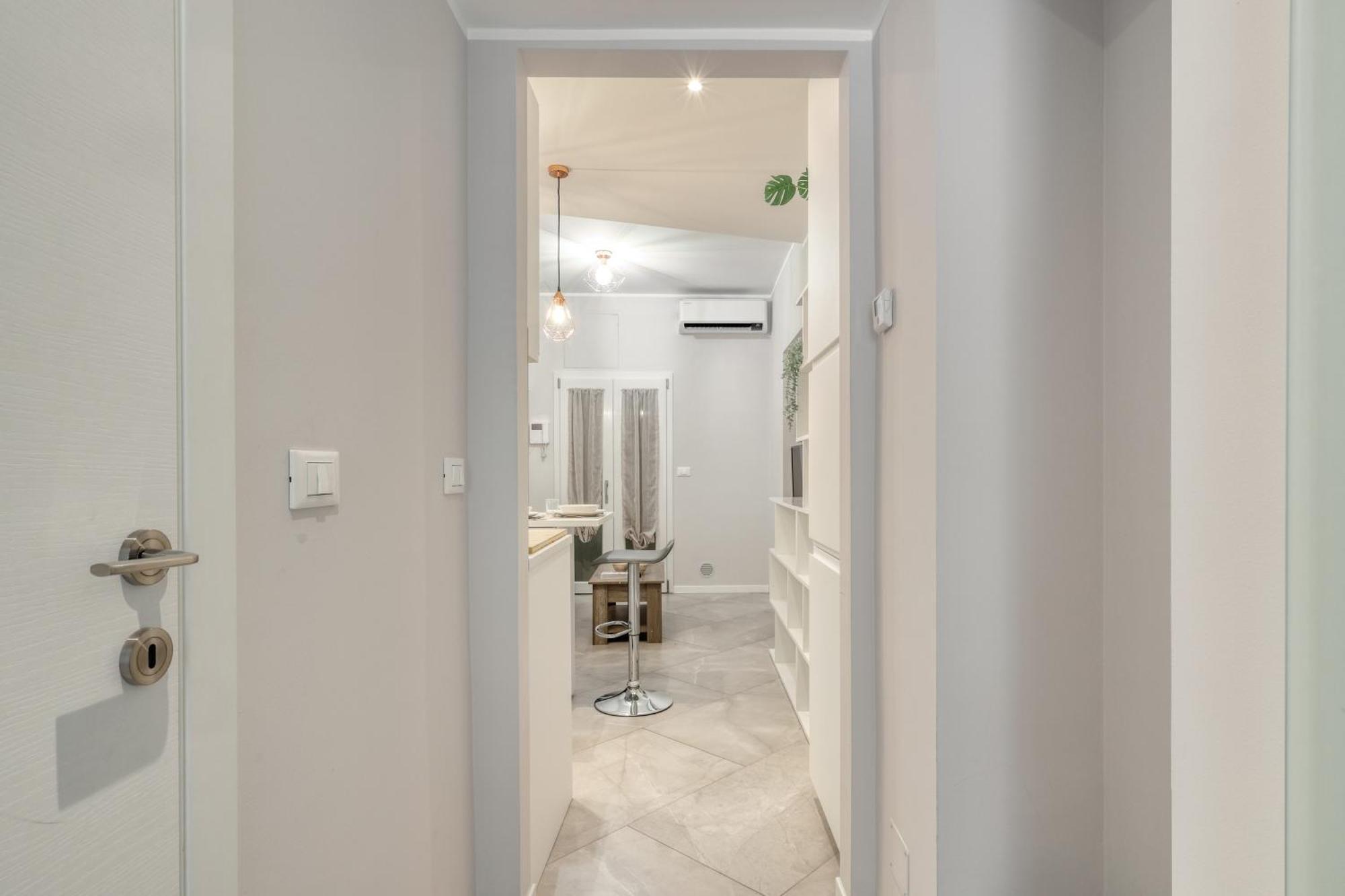 Joivy Modern Centre Flat Apartment