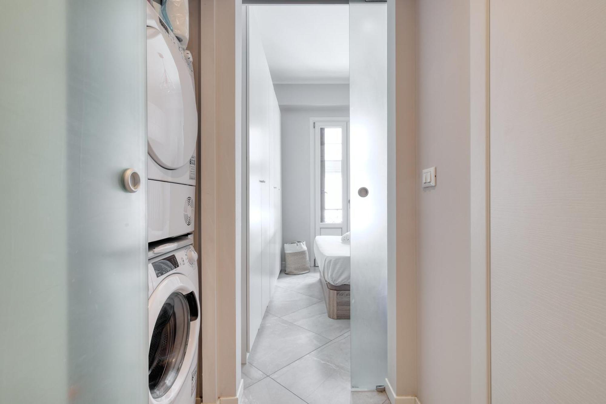 Joivy Modern Centre Flat Milan