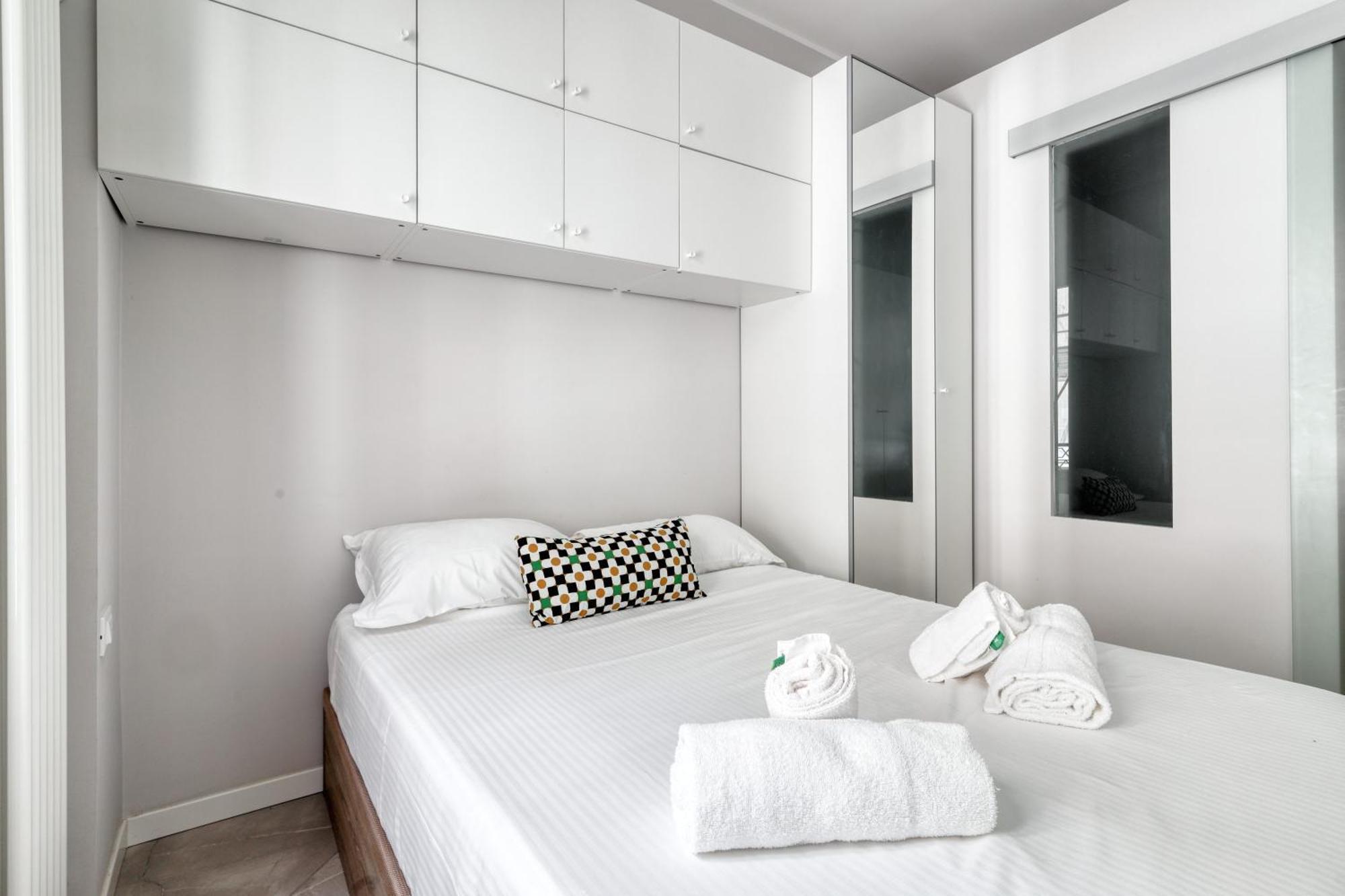 Joivy Modern Centre Flat Apartment