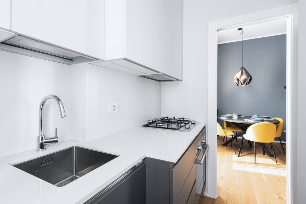 Easylife - Beautiful Flat With Balcony Pta Venezia Apartment