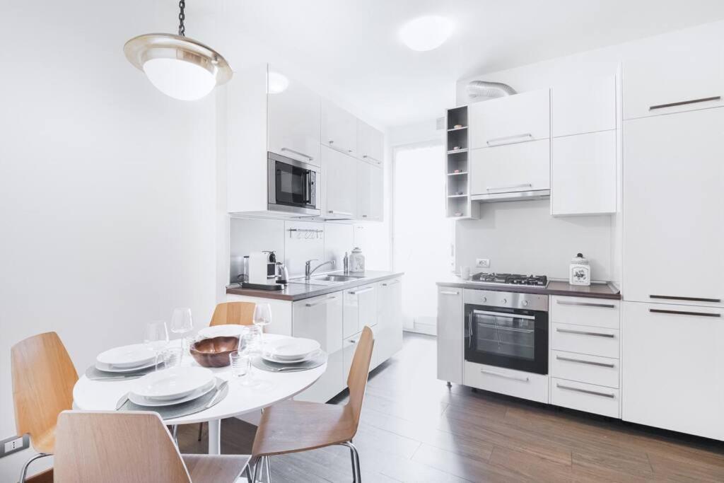 Easylife - Elegance A Few Steps From Citylife Next To M2 Pagano * Milão