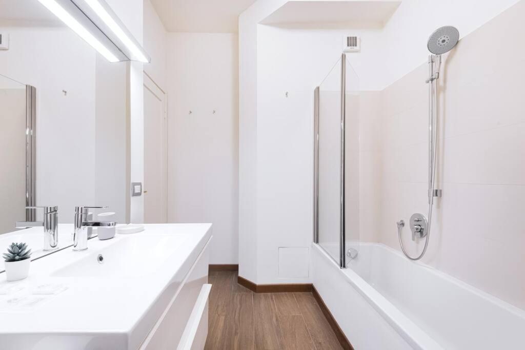 Easylife - Elegance A Few Steps From Citylife Next To M2 Pagano Apartamento