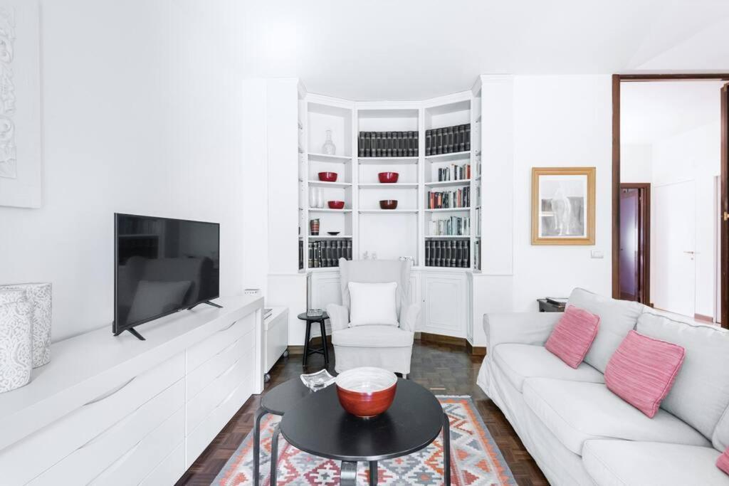 Apartamento Easylife - Elegance A Few Steps From Citylife Next To M2 Pagano