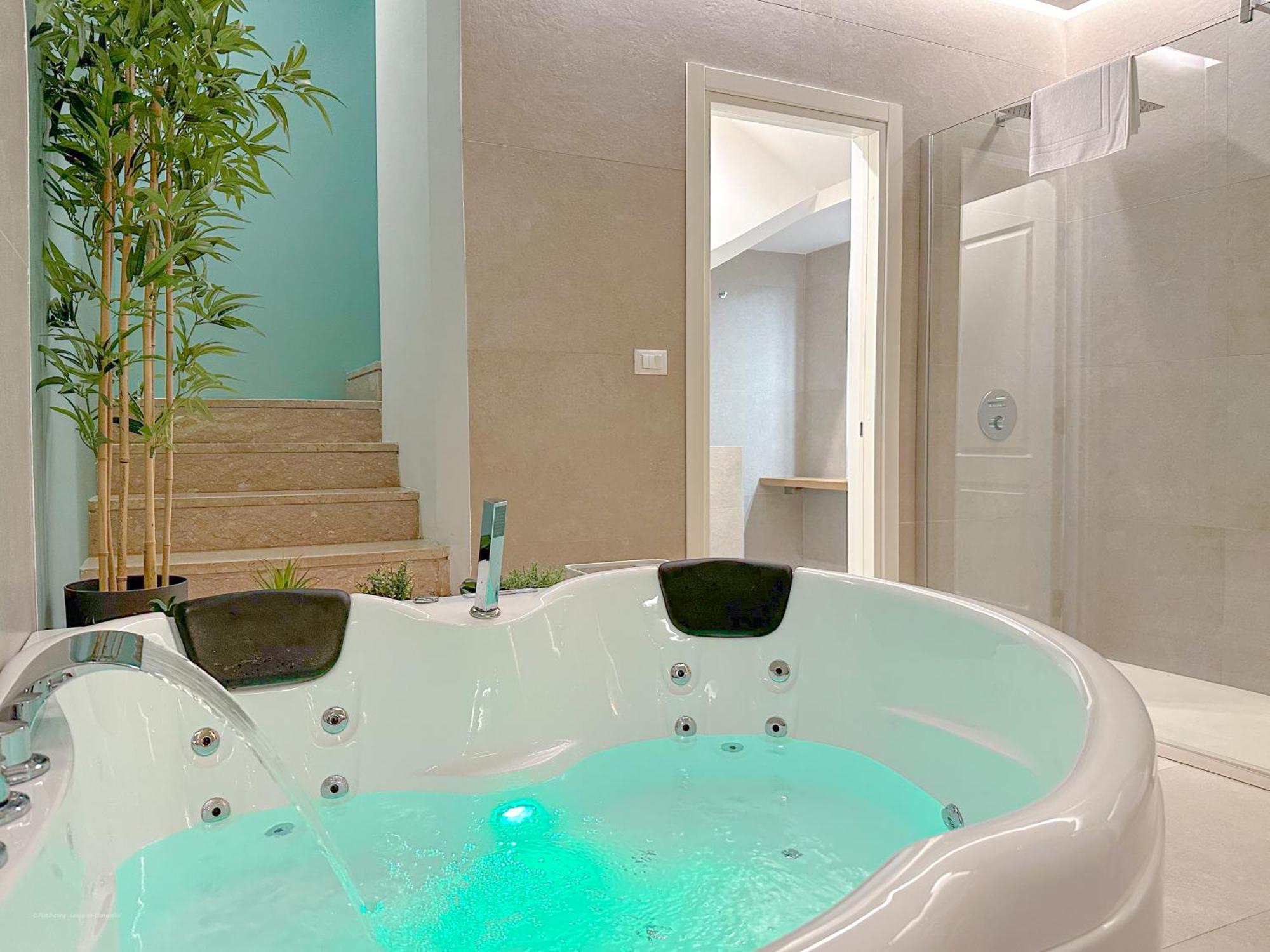 Banfi Luxury - Sauna & Jacuzzi Apartment Milan