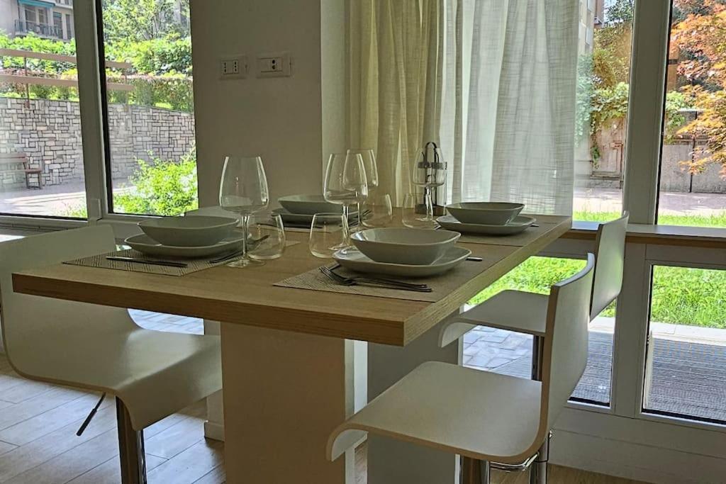 Urban De Angeli, 7 * Milano