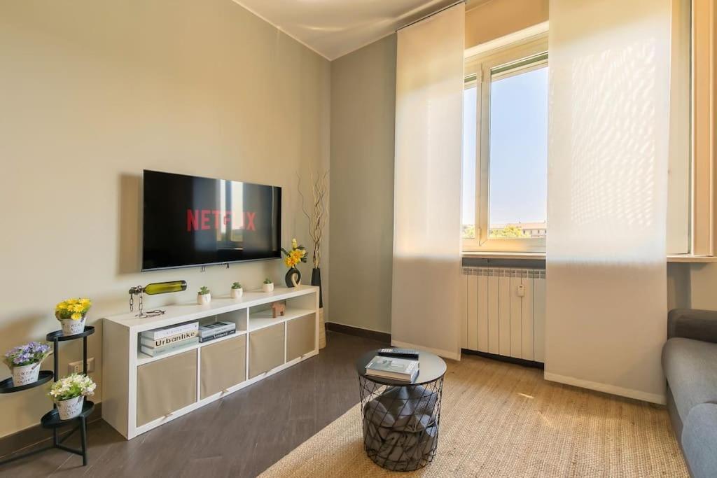 Exclusive & Strategic 2-bedroom Apartment, 50m From M4 Apartment