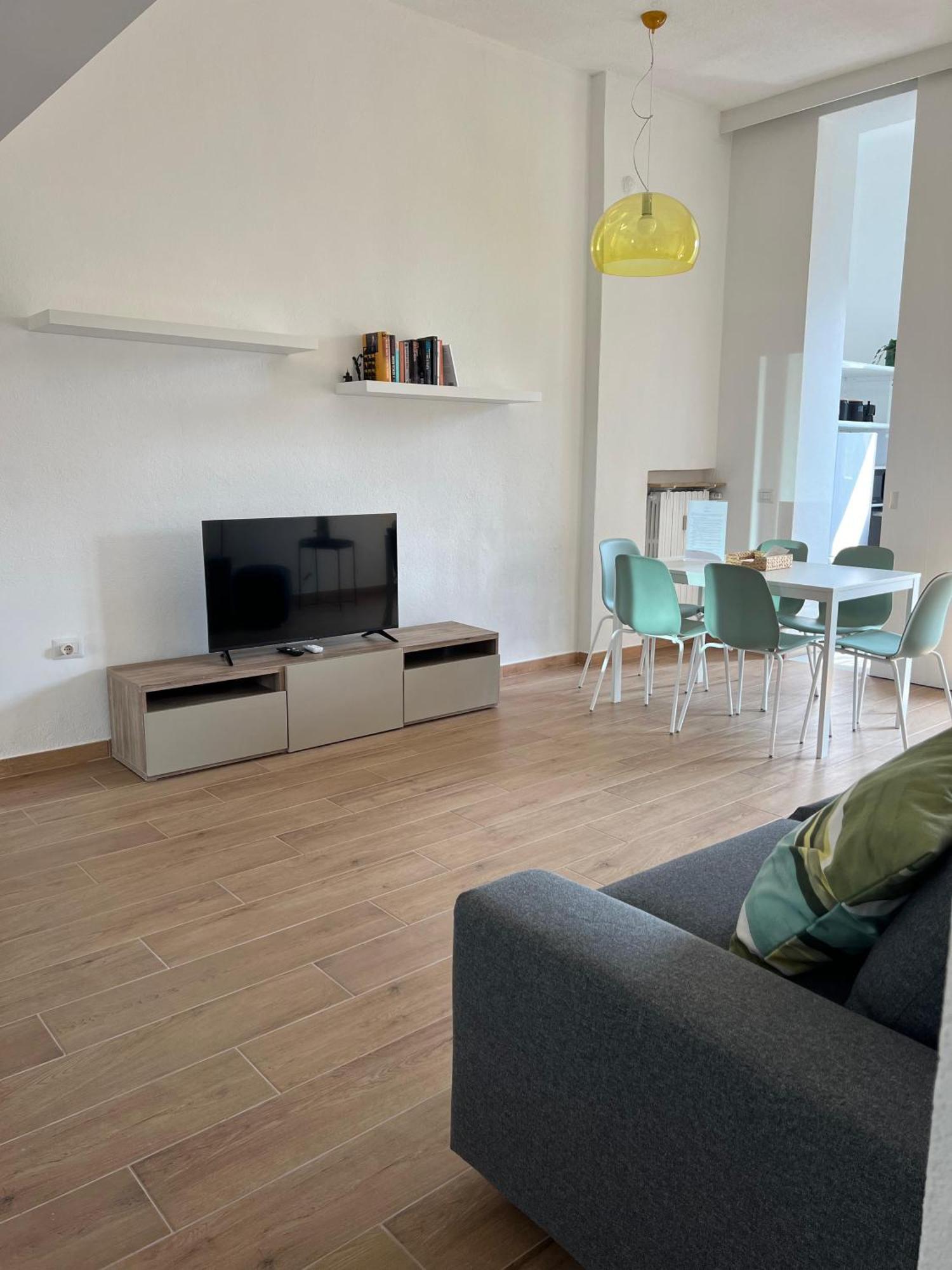 Appartamento New With Balcony, Isola Bosco Verticale Milano