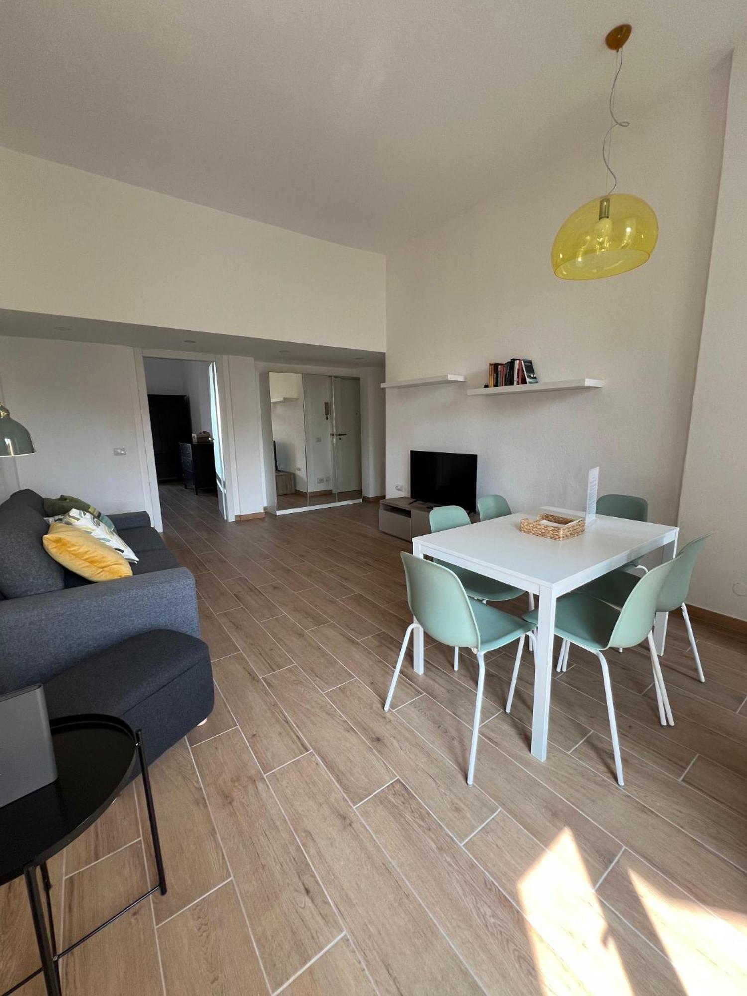 Appartamento New With Balcony, Isola Bosco Verticale Milano
