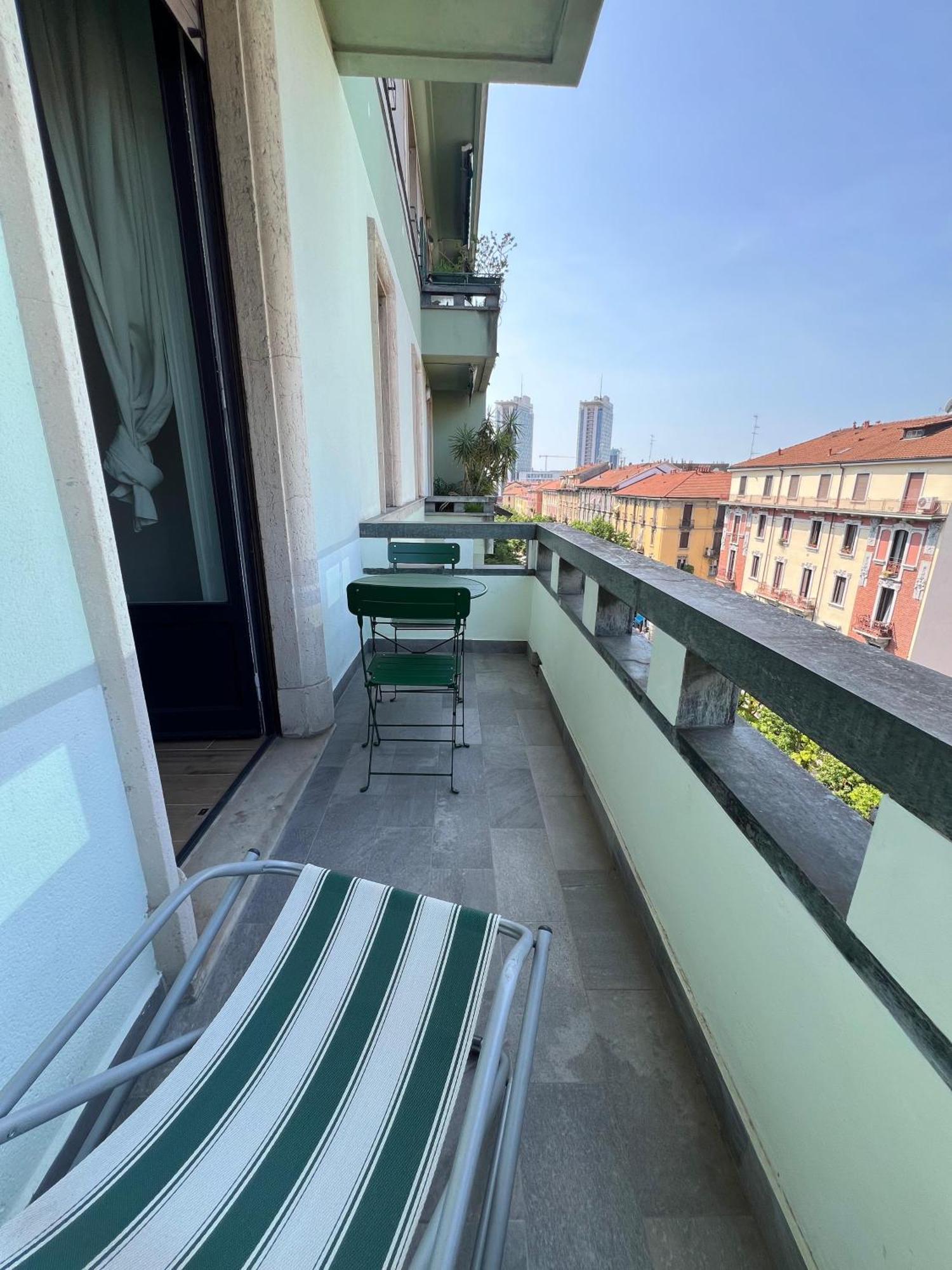 New With Balcony, Isola Bosco Verticale Milano