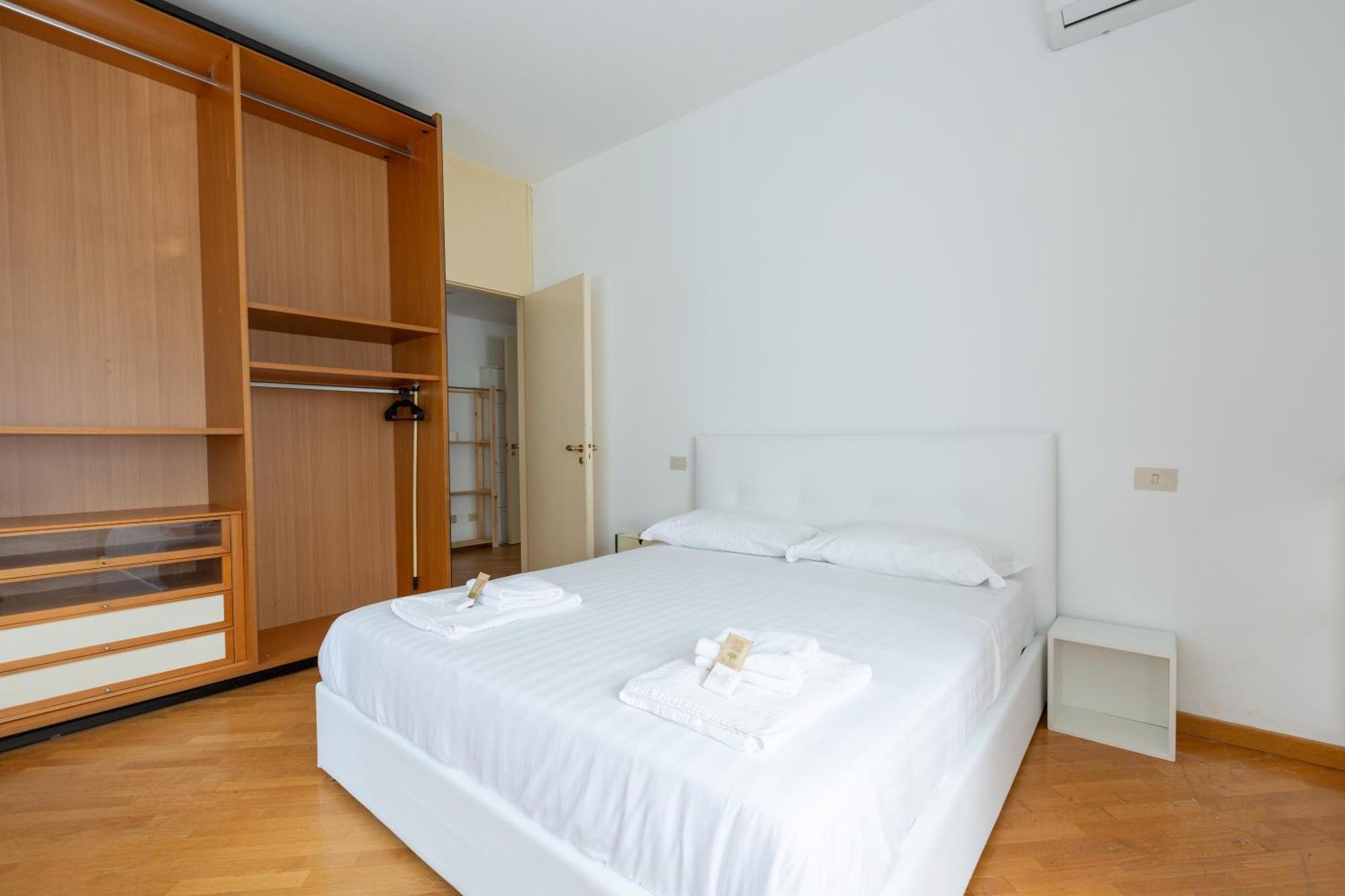 Lorenteggio Large Flat Apartamento