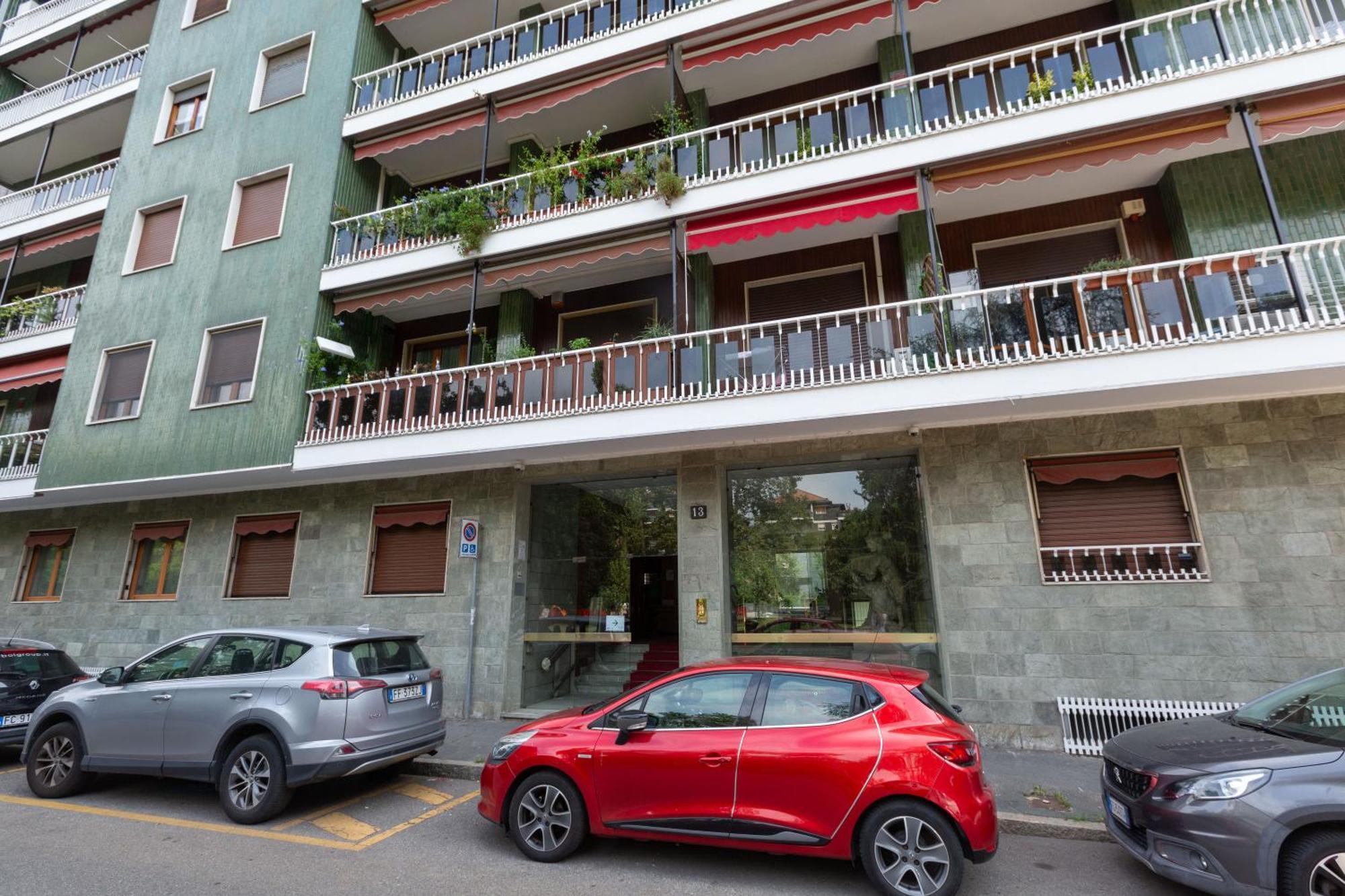 Lorenteggio Large Flat Apartment Milan