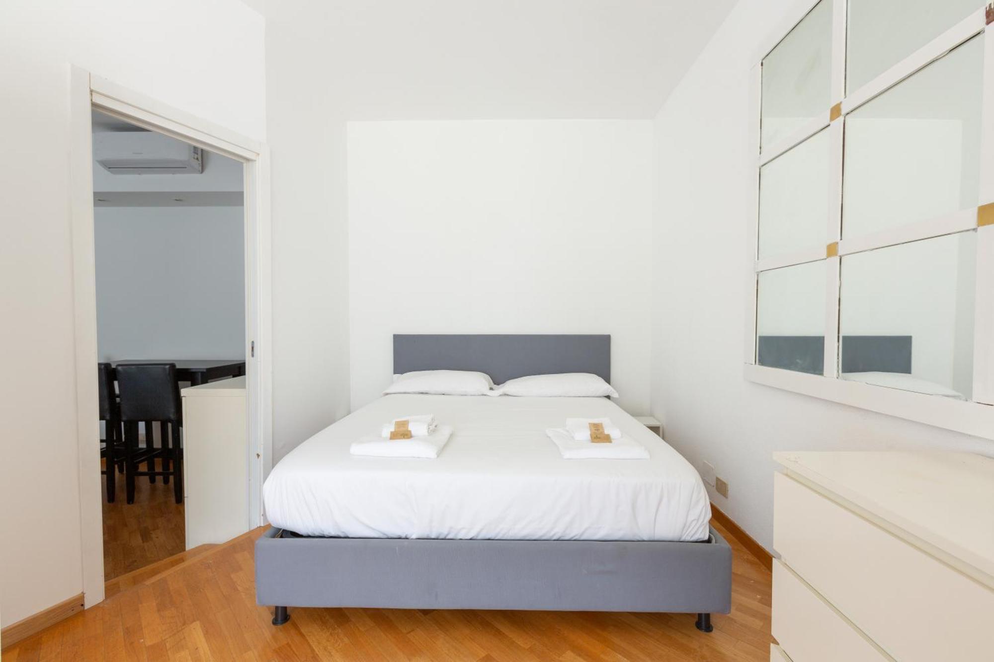 Lorenteggio Large Flat Apartamento