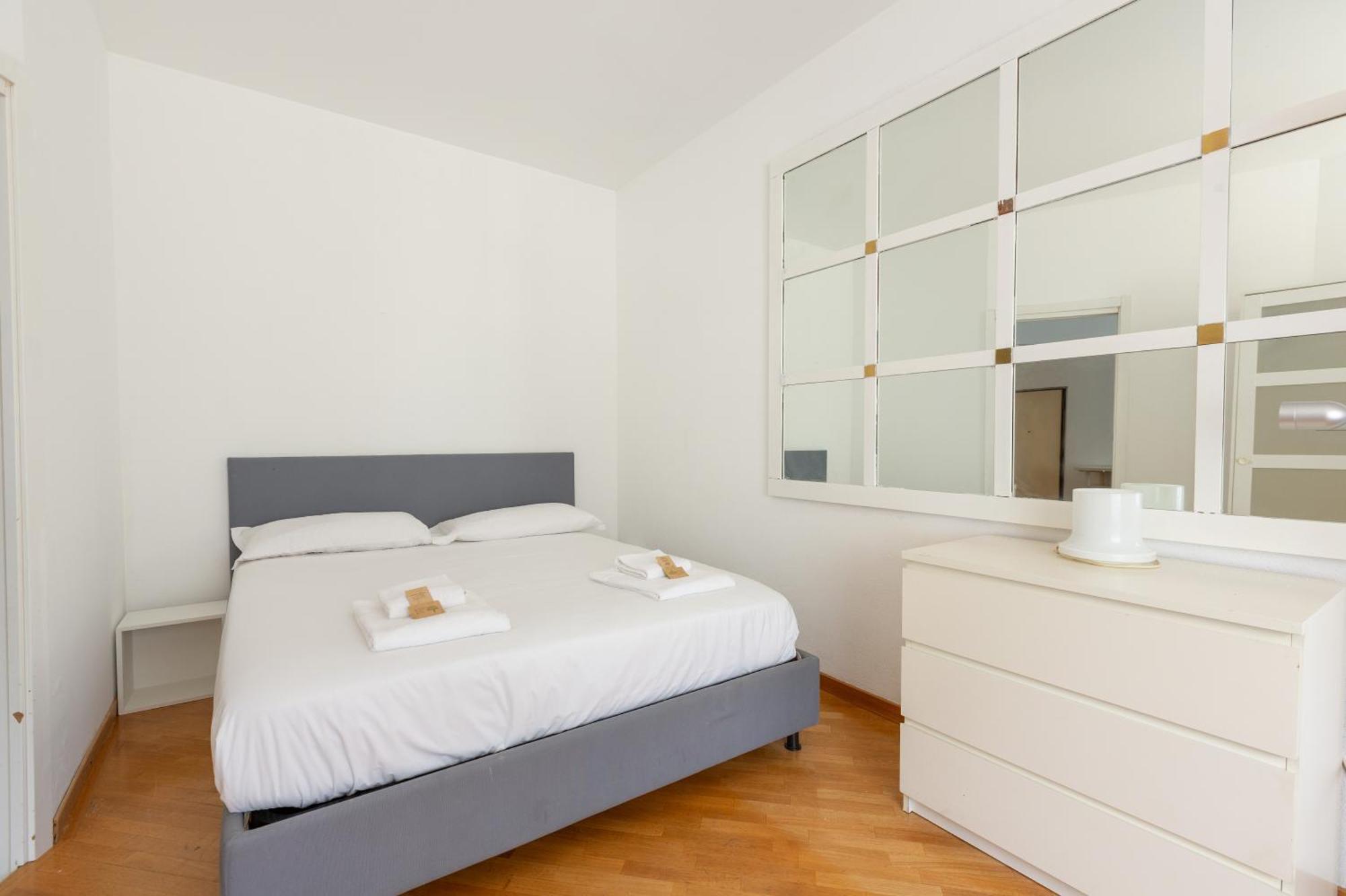 Lorenteggio Large Flat Apartamento