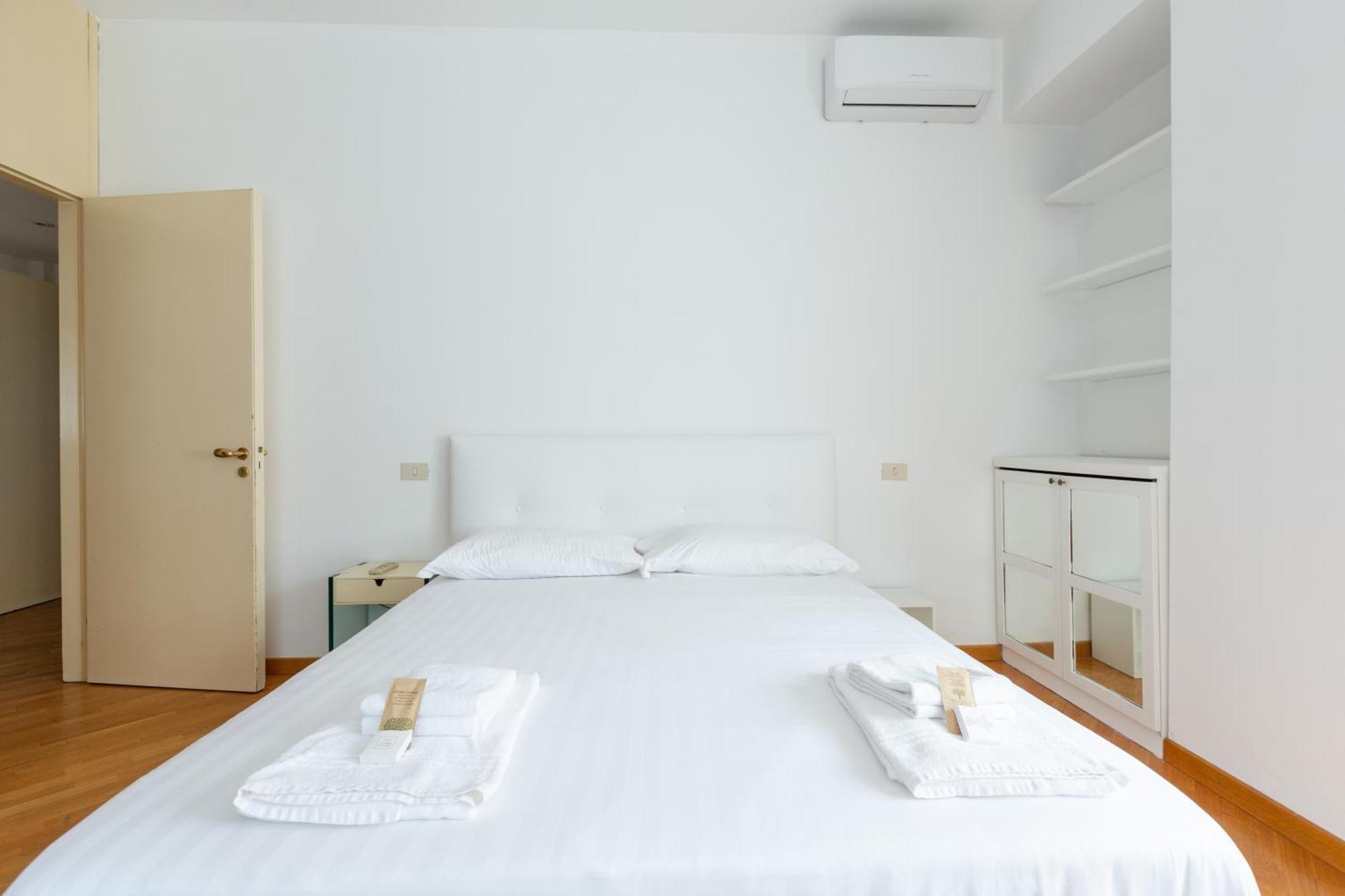 Apartamento Lorenteggio Large Flat Milão