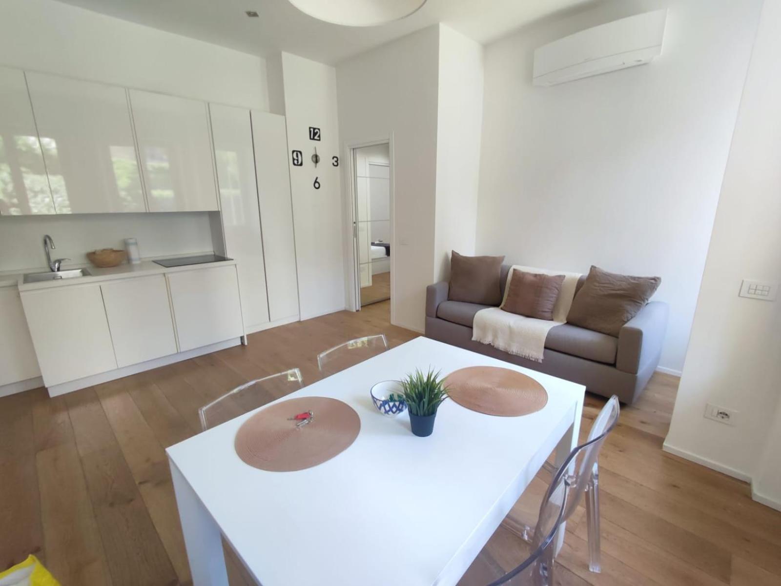 Regina In Porta Lodovica - Wifi E Breakfast Box Apartamento