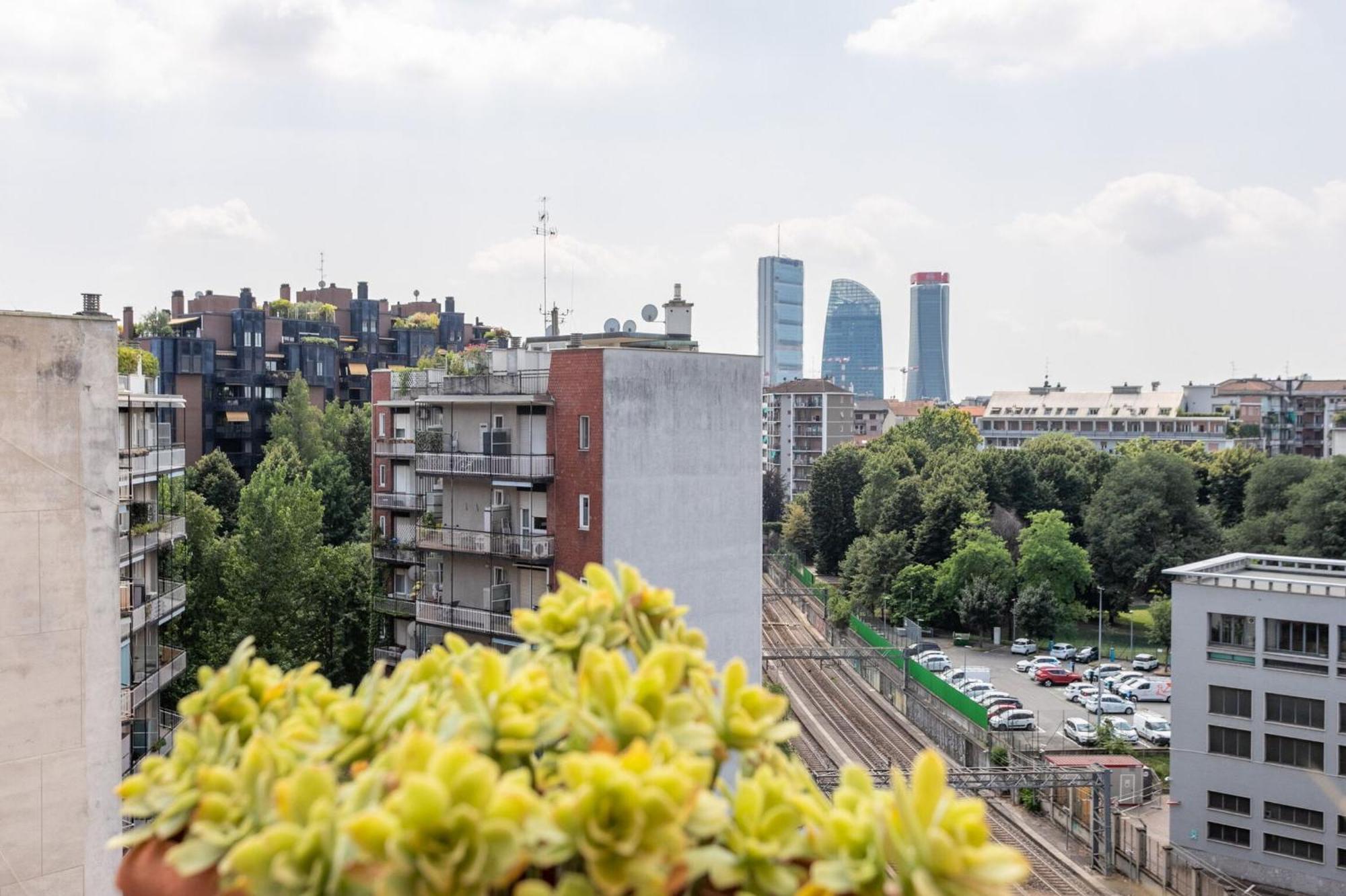Caracciolo Sempione Fiera By Halldis Apartment