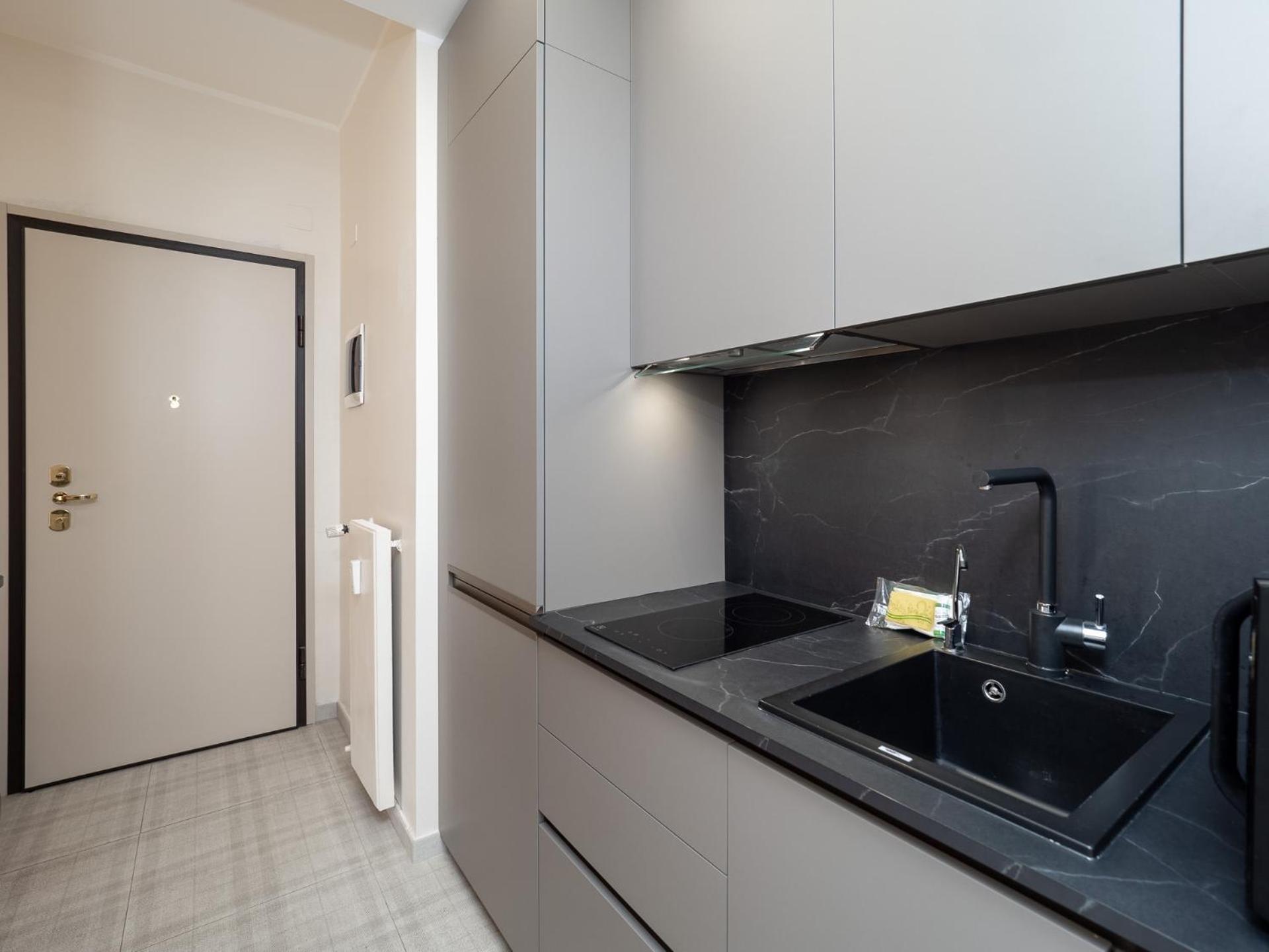 Stylish Flat With Balcony - 15 Min To Duomo Milão