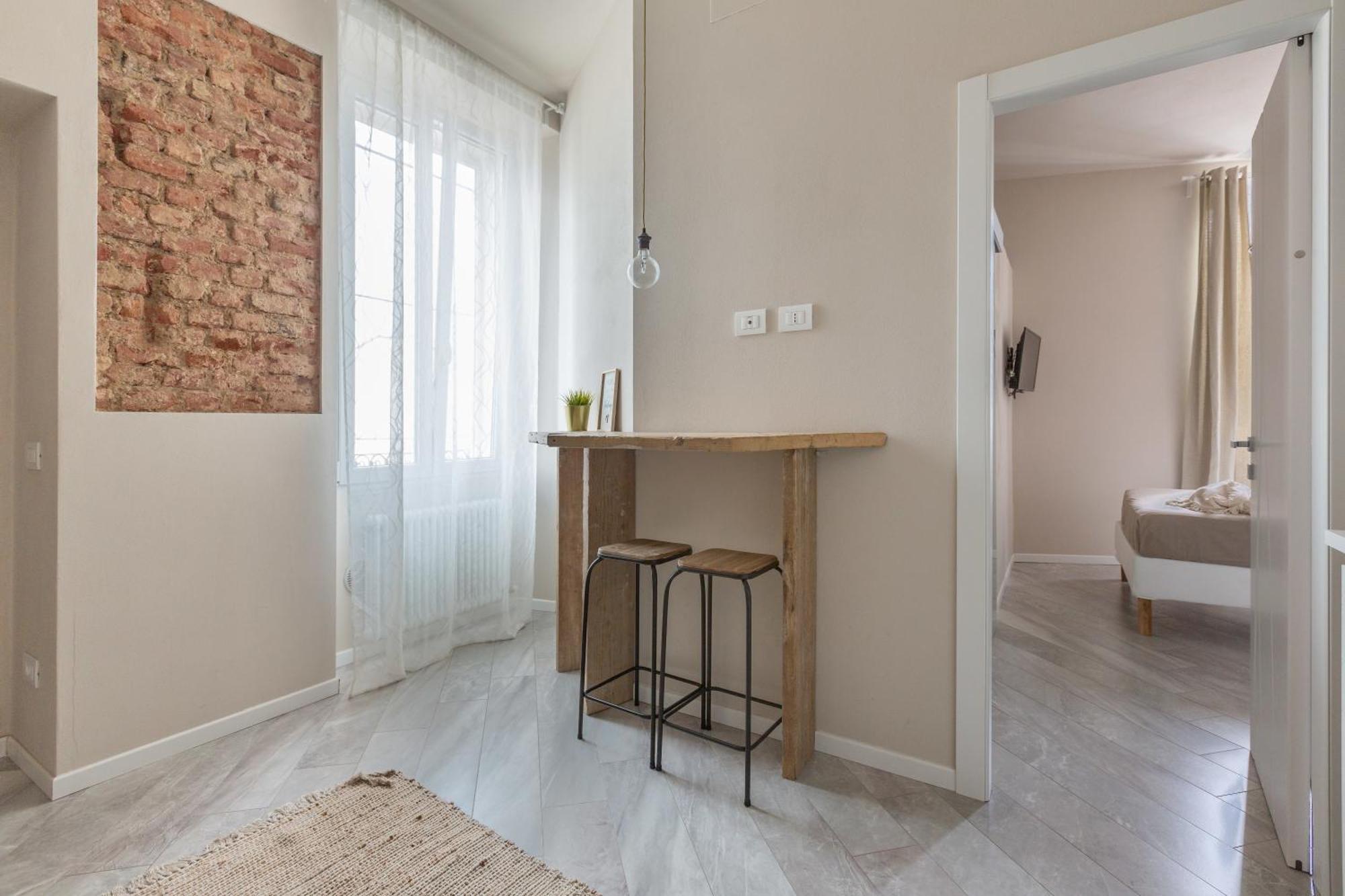 Stylish Skyline View Modern Amenities Apartment Milan