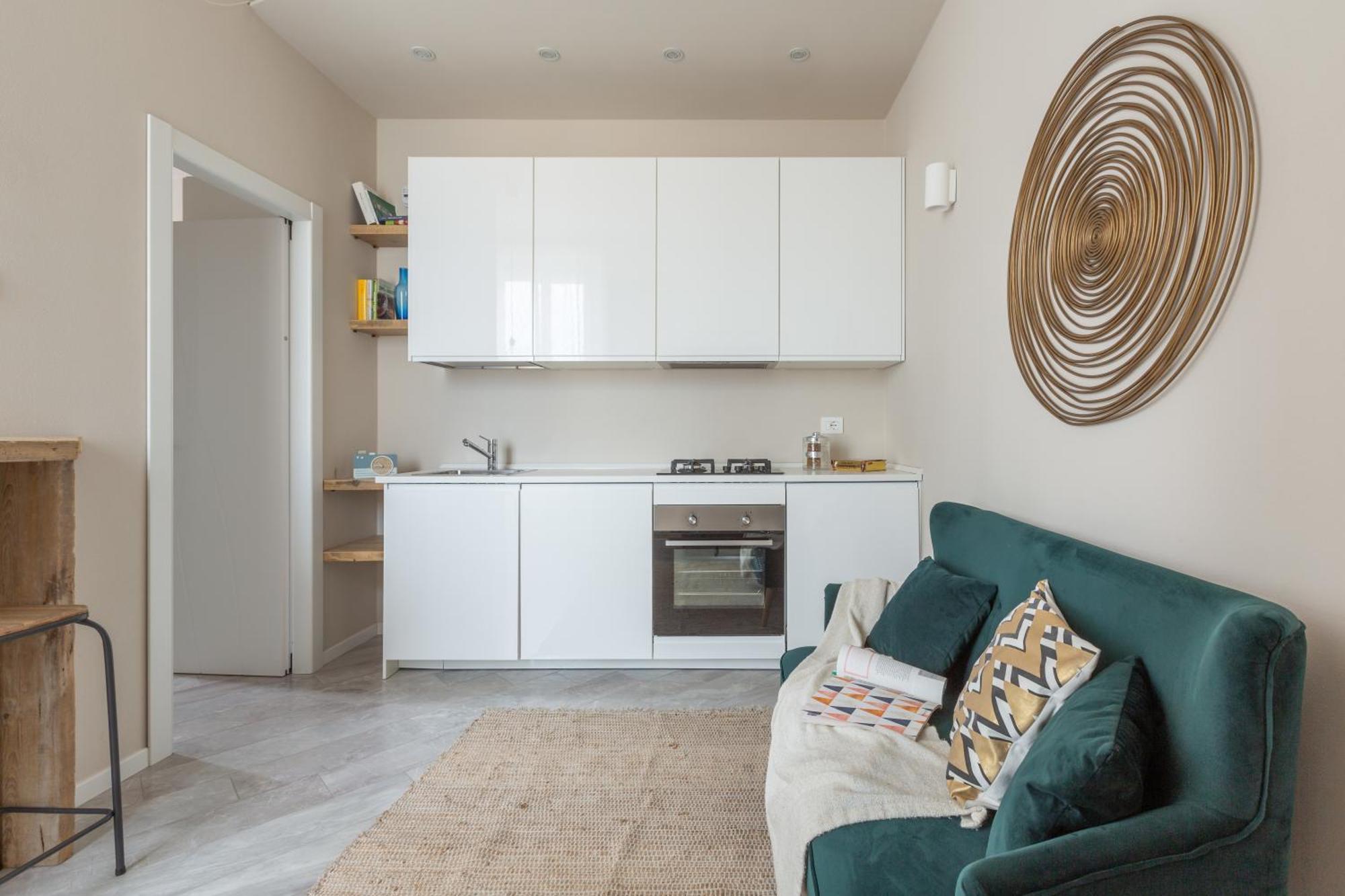 Stylish Skyline View Modern Amenities *