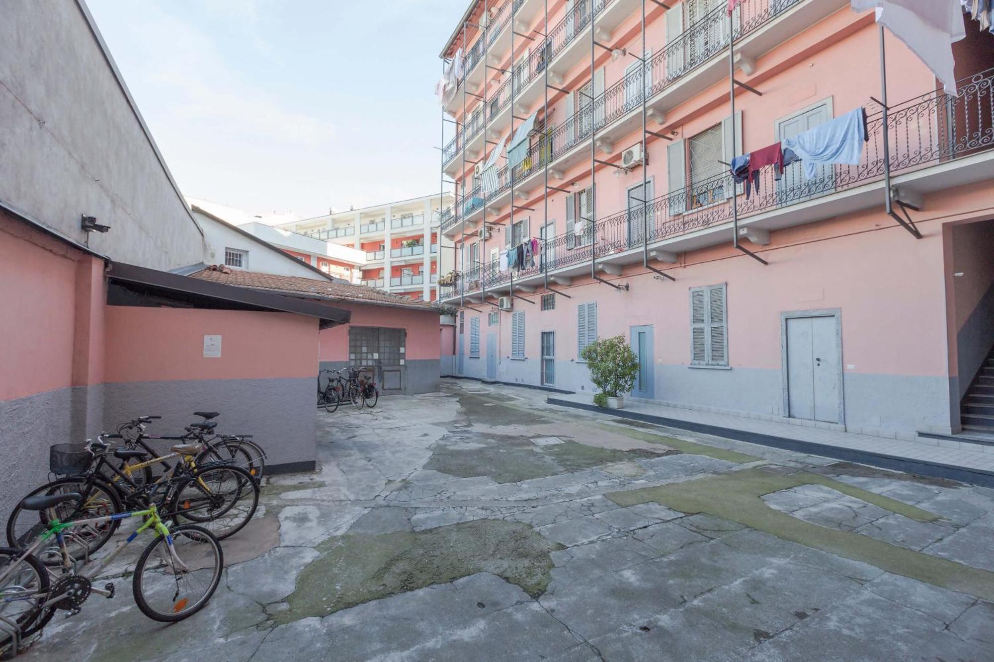 Apartment Stylish Skyline View Modern Amenities *