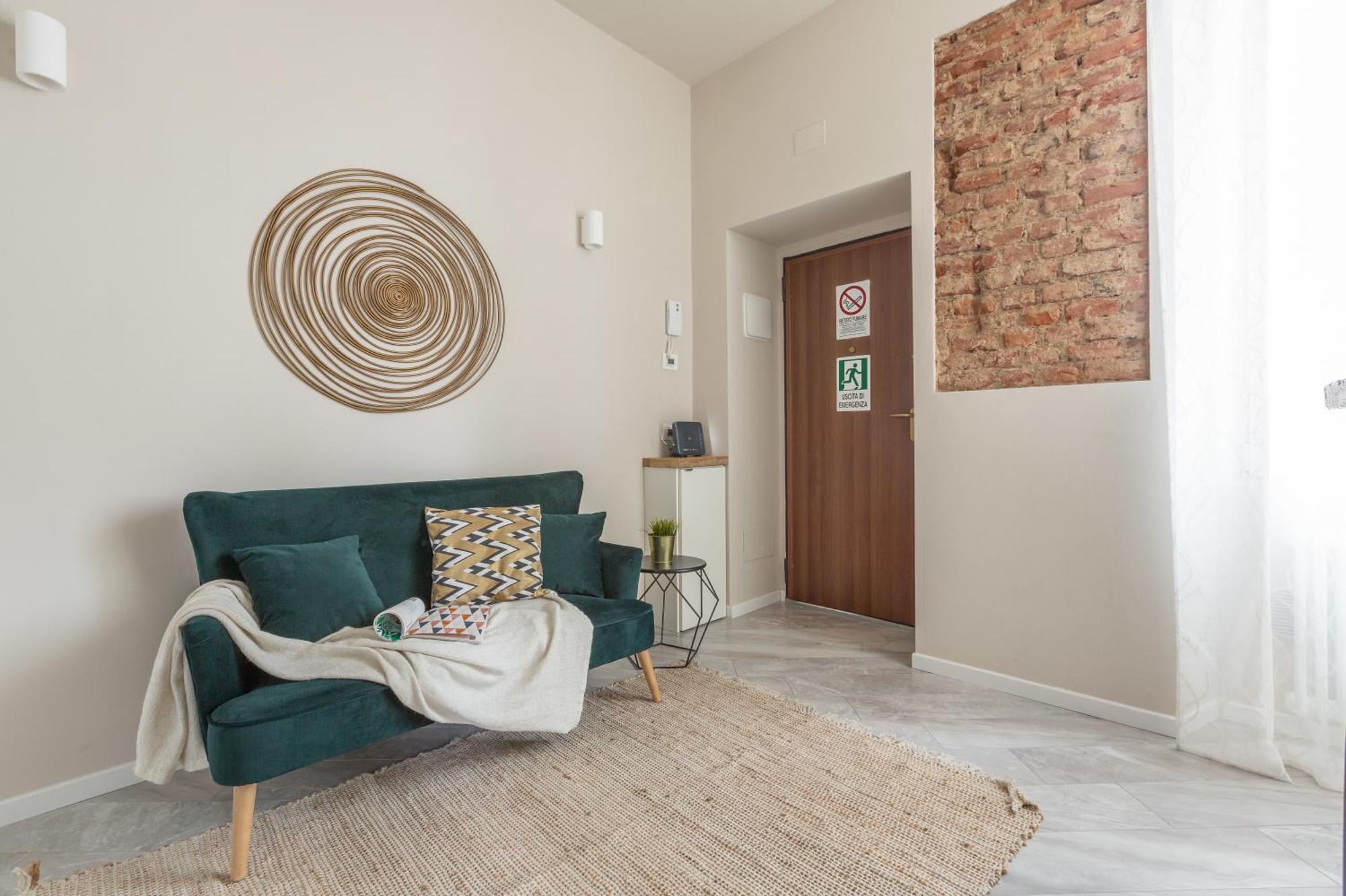 Apartment Stylish Skyline View Modern Amenities Milan