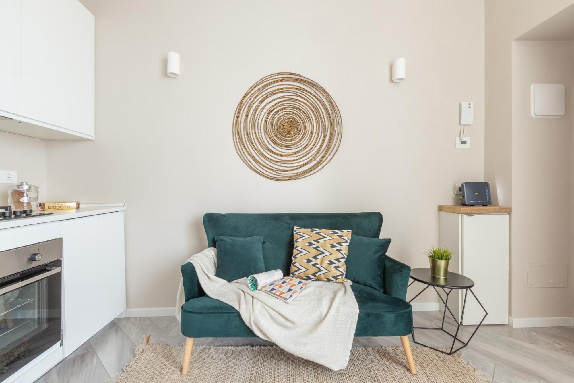Stylish Skyline View Modern Amenities *