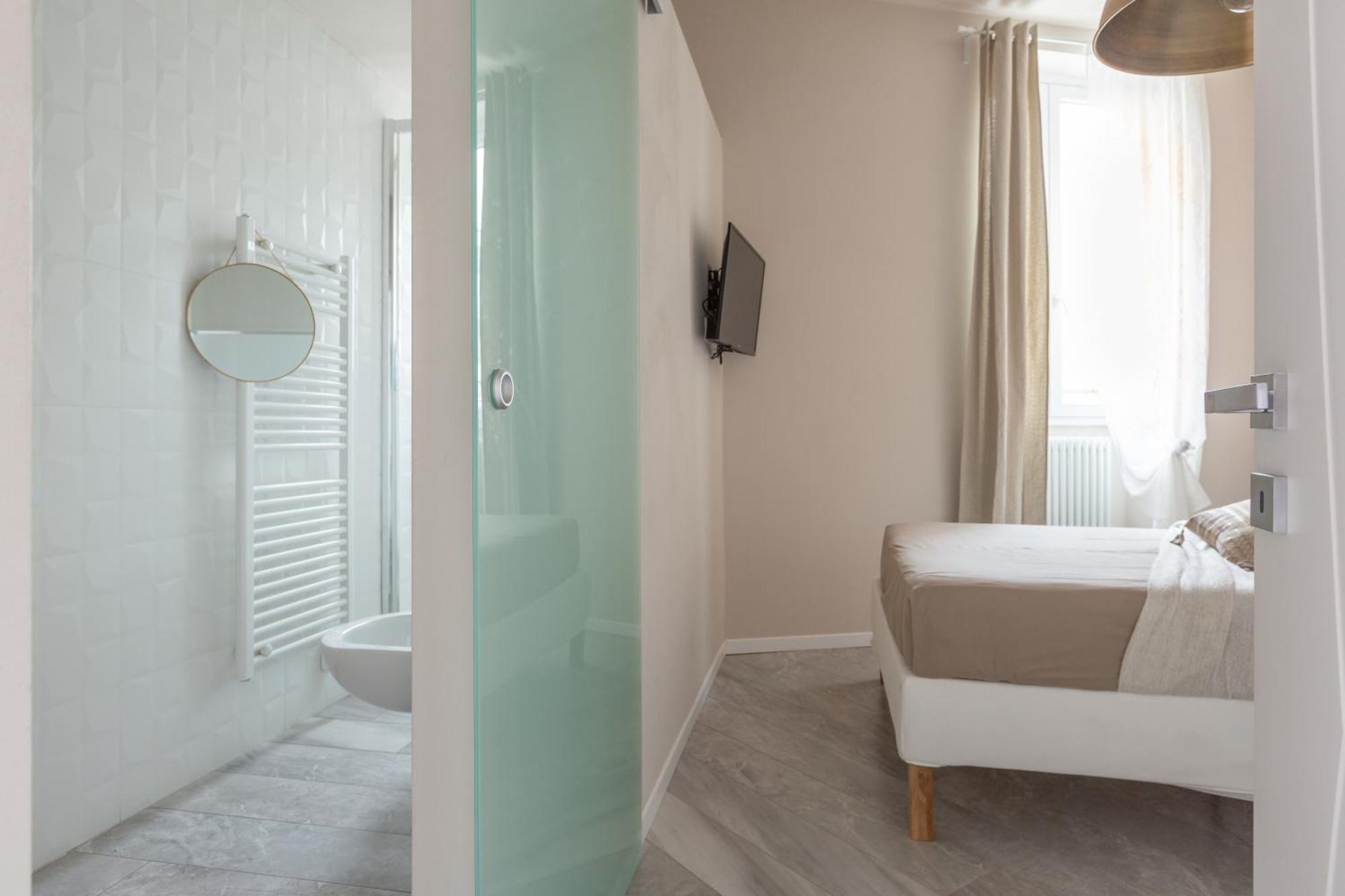 Apartment Stylish Skyline View Modern Amenities *
