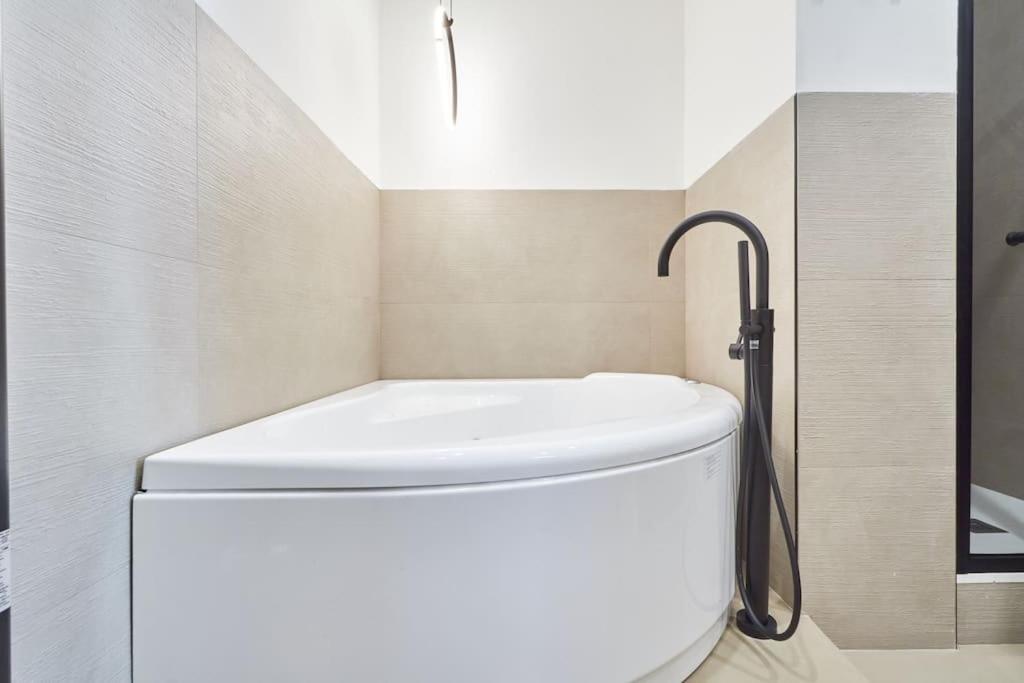 Easylife - Luxury Design With Jacuzzi Apartment Milan
