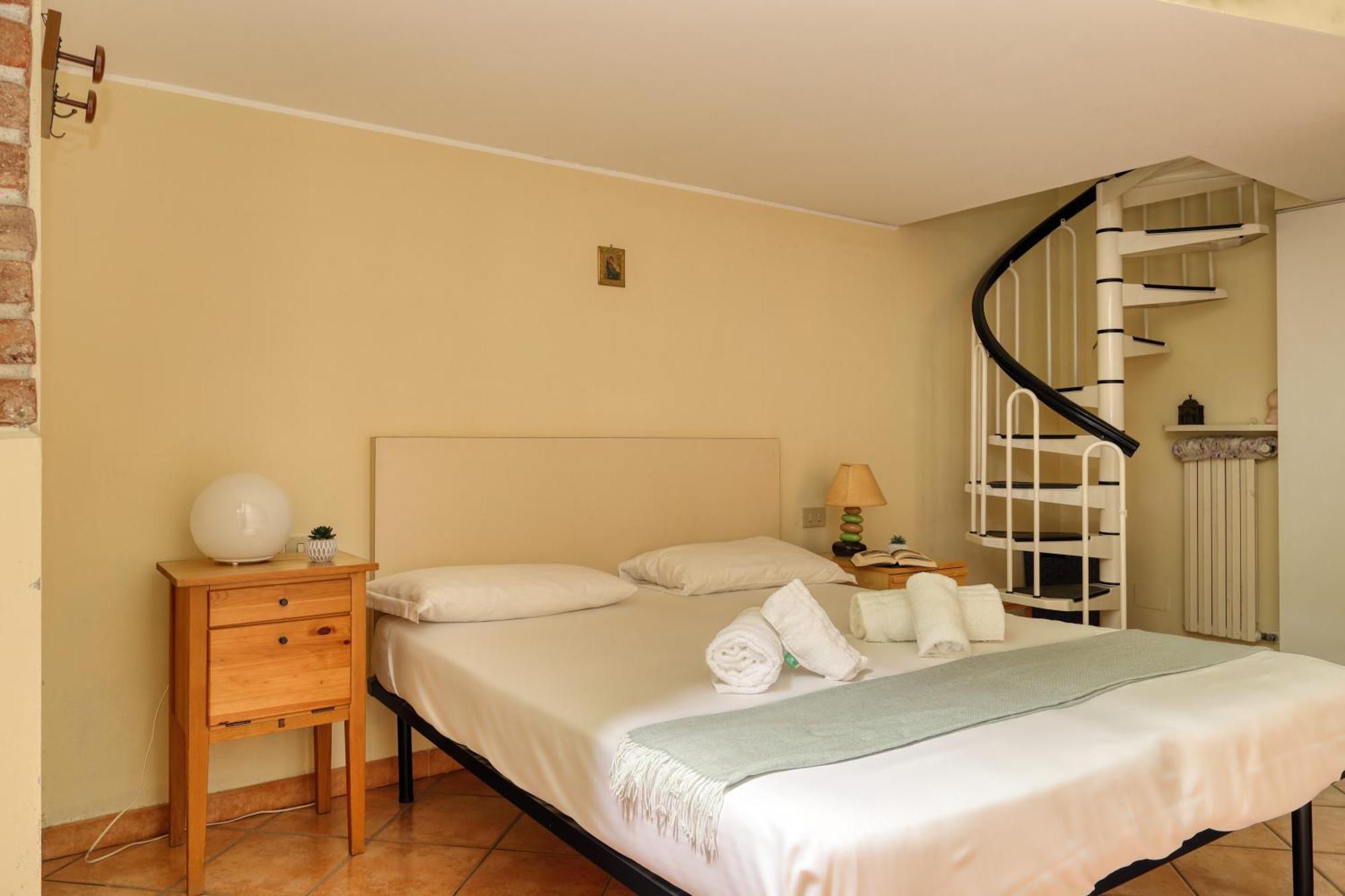 Joivy Charming Flat In Porta Romana Apartment