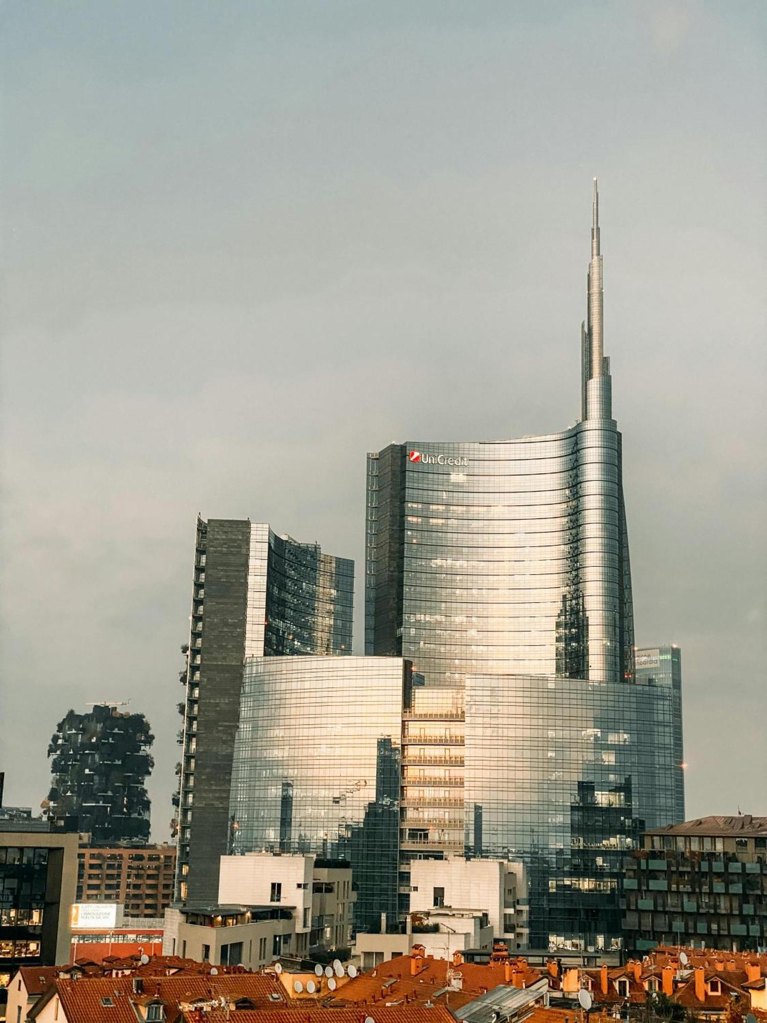 Amazing Attic Max 10 People With Parking & Wifi, Near To 3 Tram Lines And To The Metro - Well Connected To Airports And To The Train Station * Milan