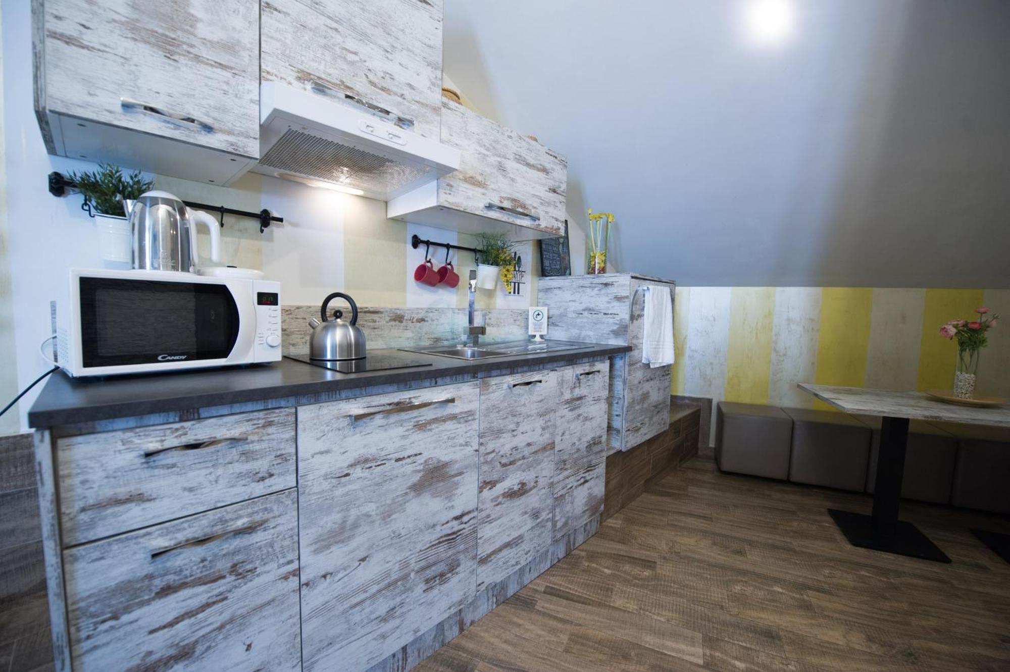 Amazing Attic Max 10 People With Parking & Wifi, Near To 3 Tram Lines And To The Metro - Well Connected To Airports And To The Train Station Apartment Milan