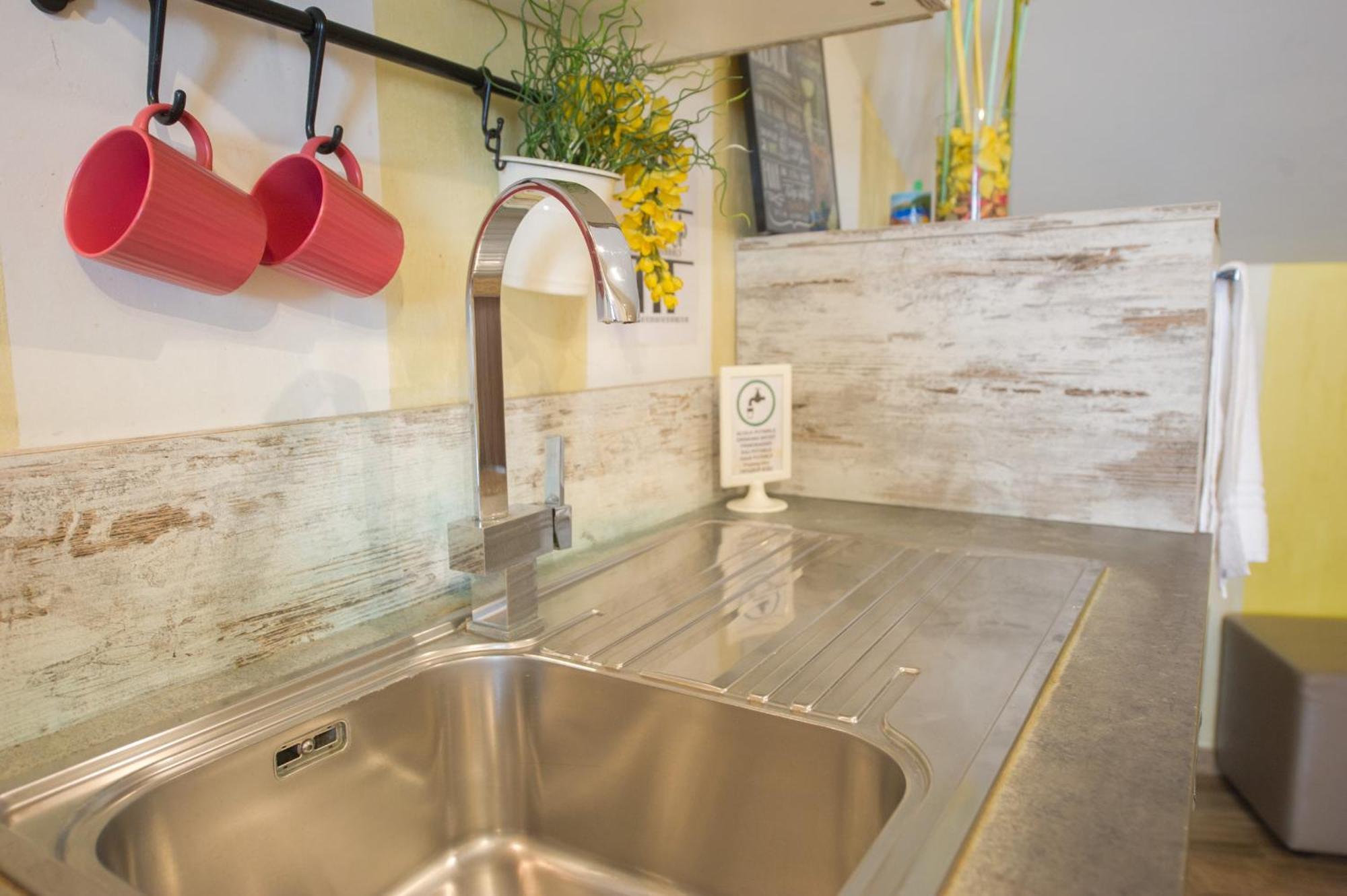 Amazing Attic Max 10 People With Parking & Wifi, Near To 3 Tram Lines And To The Metro - Well Connected To Airports And To The Train Station Milan