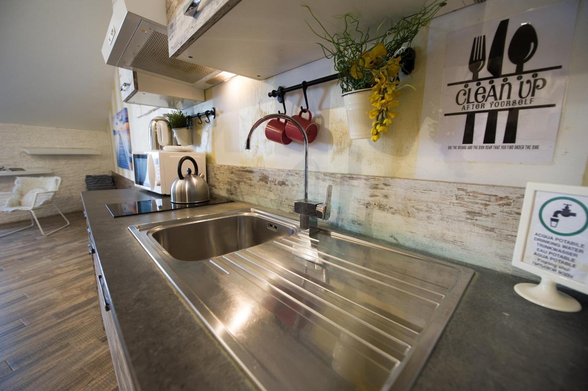 Apartment Amazing Attic Max 10 People With Parking & Wifi, Near To 3 Tram Lines And To The Metro - Well Connected To Airports And To The Train Station
