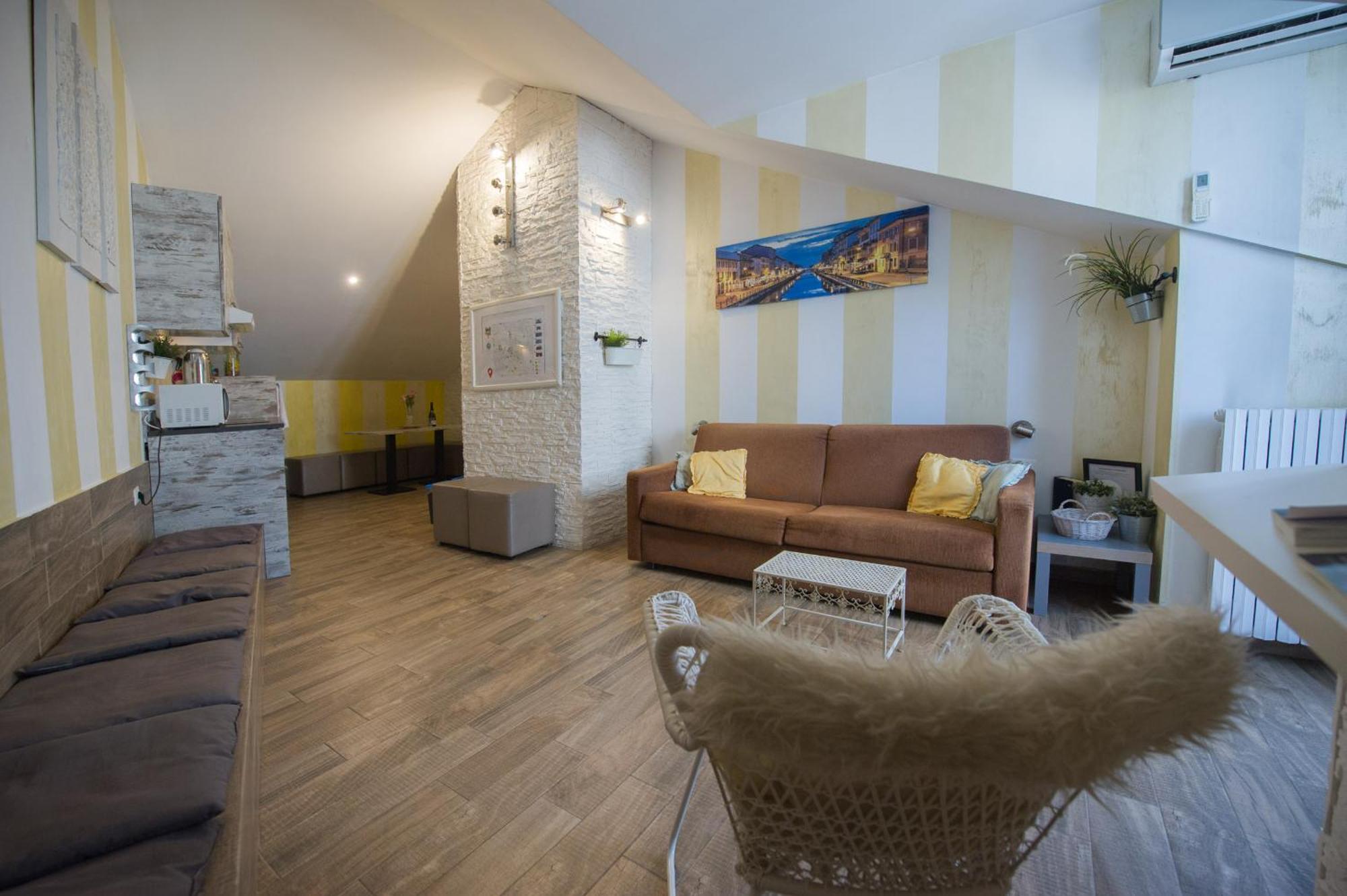 Amazing Attic Max 10 People With Parking & Wifi, Near To 3 Tram Lines And To The Metro - Well Connected To Airports And To The Train Station