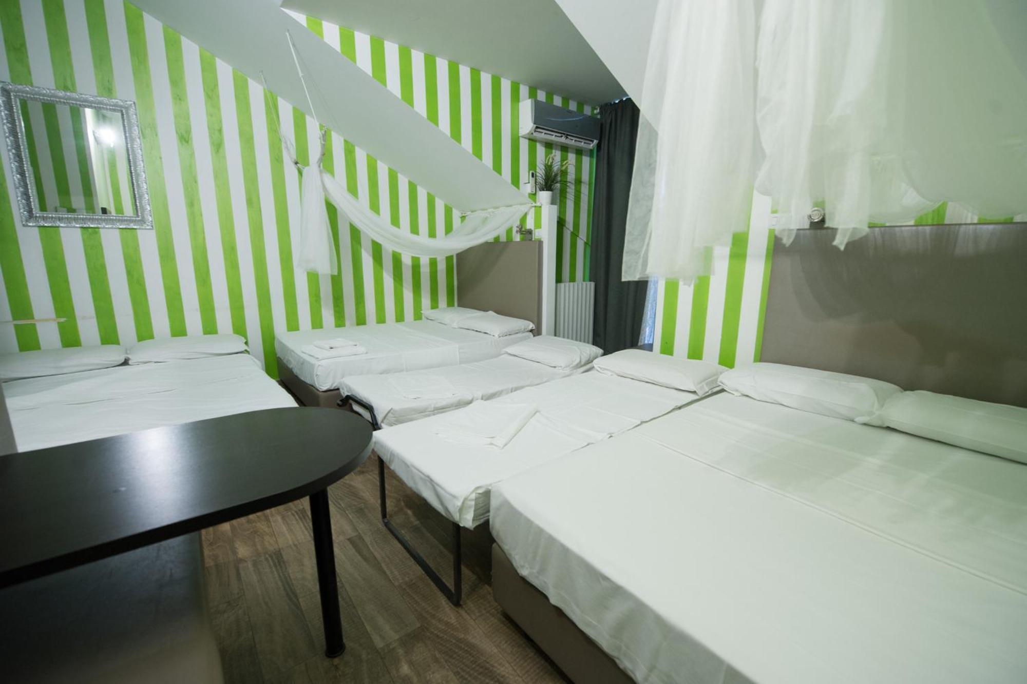 Apartment Amazing Attic Max 10 People With Parking & Wifi, Near To 3 Tram Lines And To The Metro - Well Connected To Airports And To The Train Station Milan