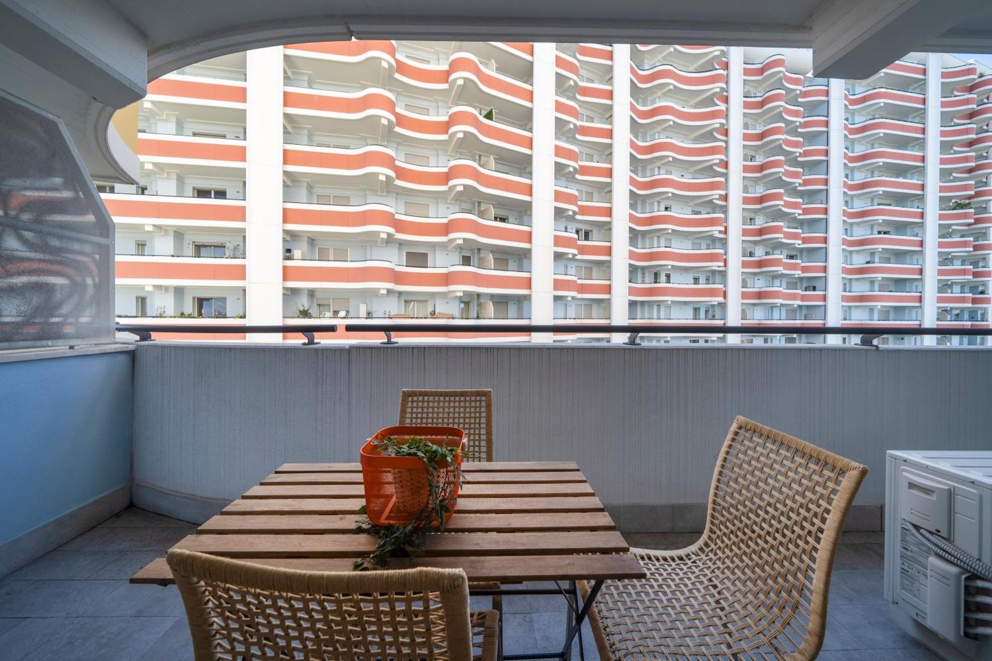 Orange - Bhome * Milan